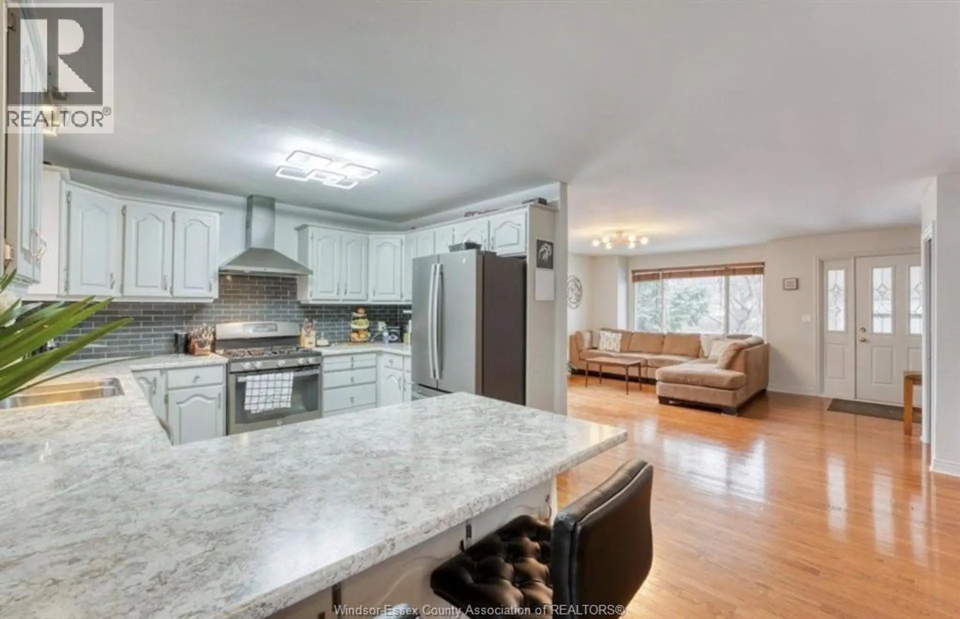 888 BAYVIEW - Image 10