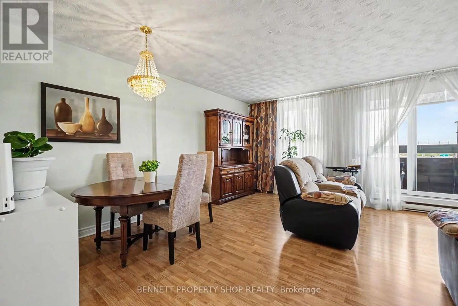 #410 2000 JASMINE CRESCENT - Image 2