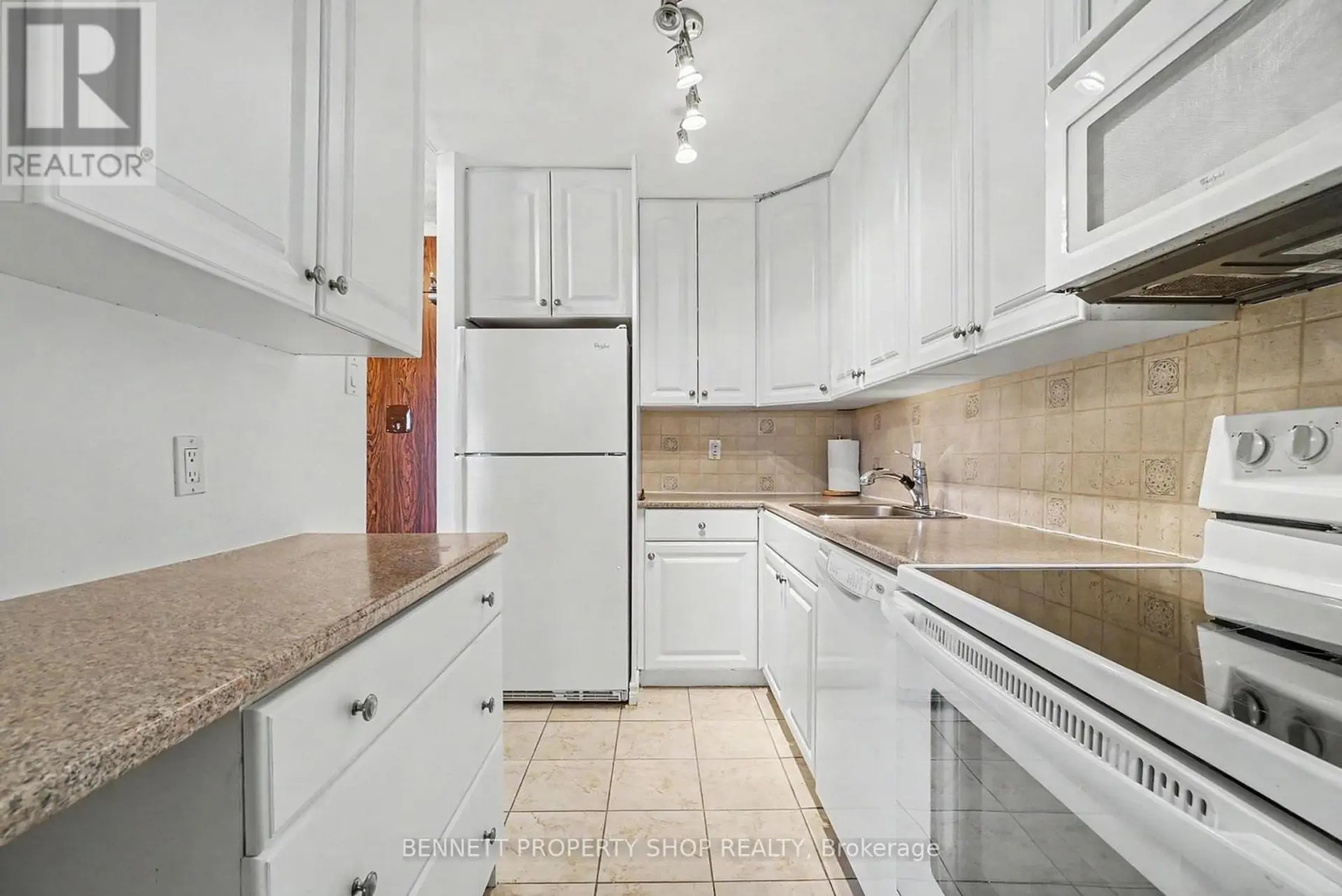 #410 2000 JASMINE CRESCENT - Image 5