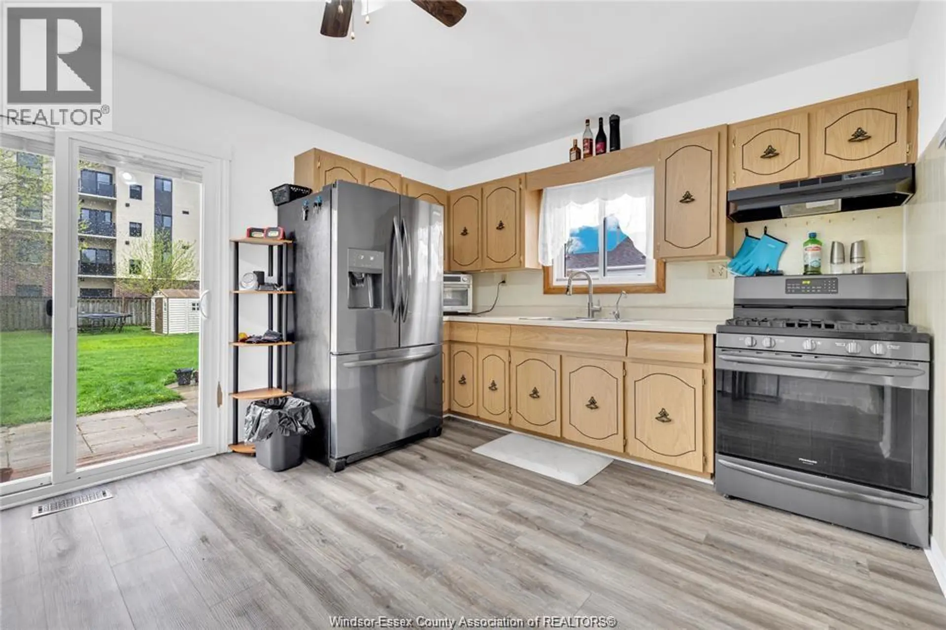 329 PARKSIDE DRIVE - Image 2