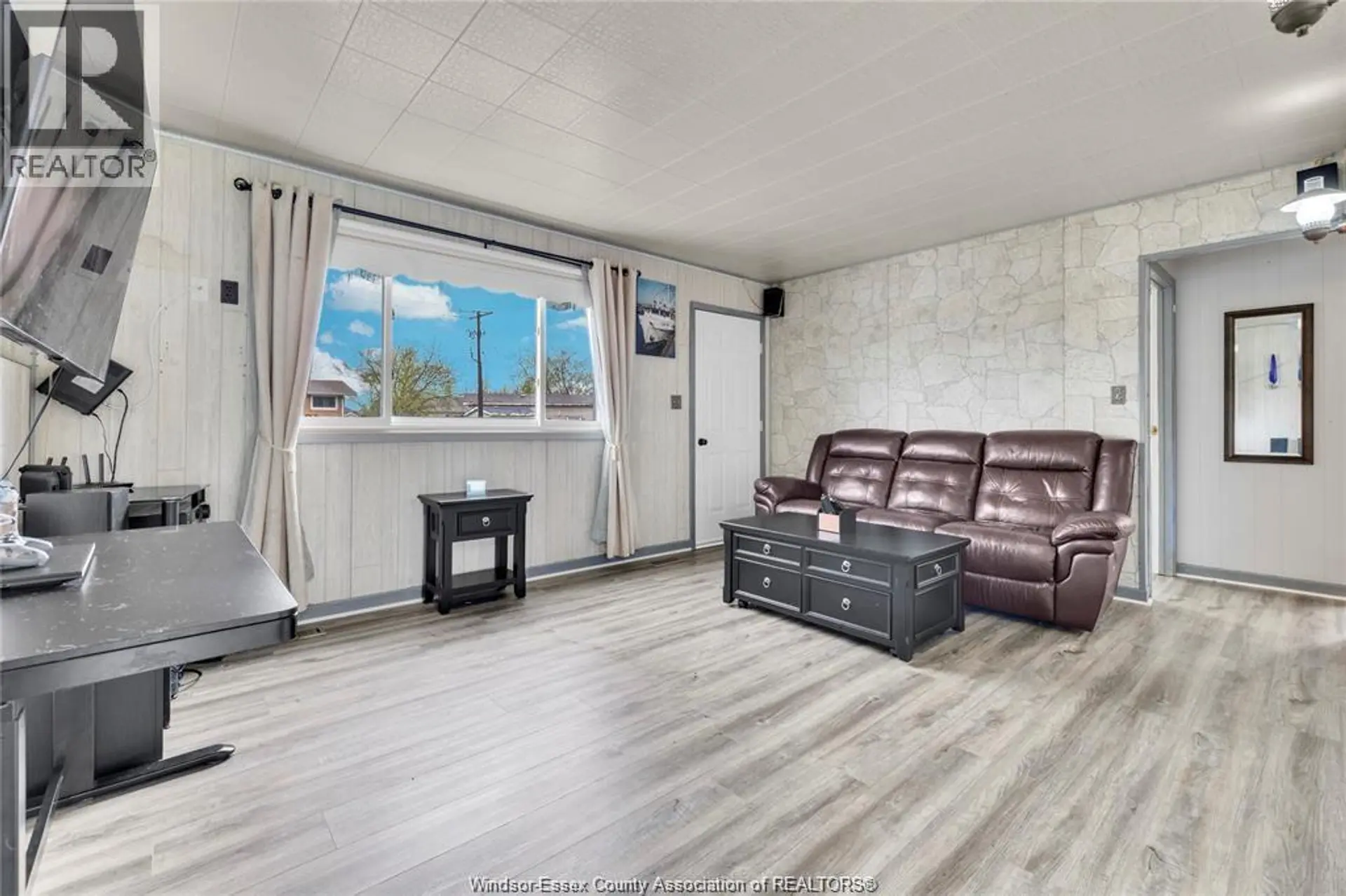 329 PARKSIDE DRIVE - Image 4