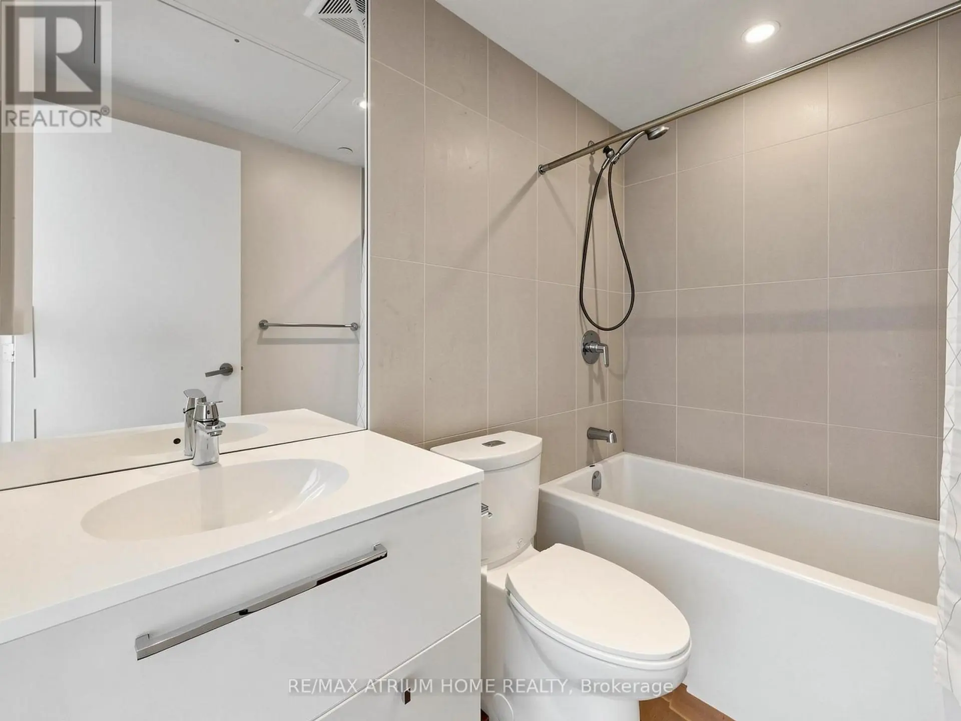 #4308 15 GRENVILLE STREET - Image 9