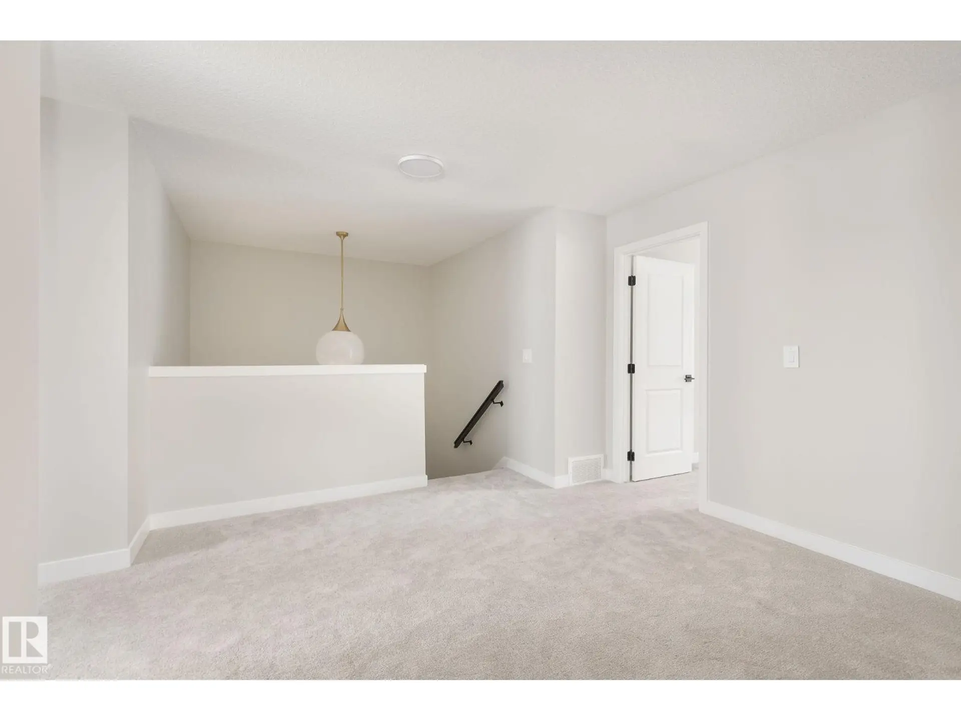20620 43 AV NW - Image 8
