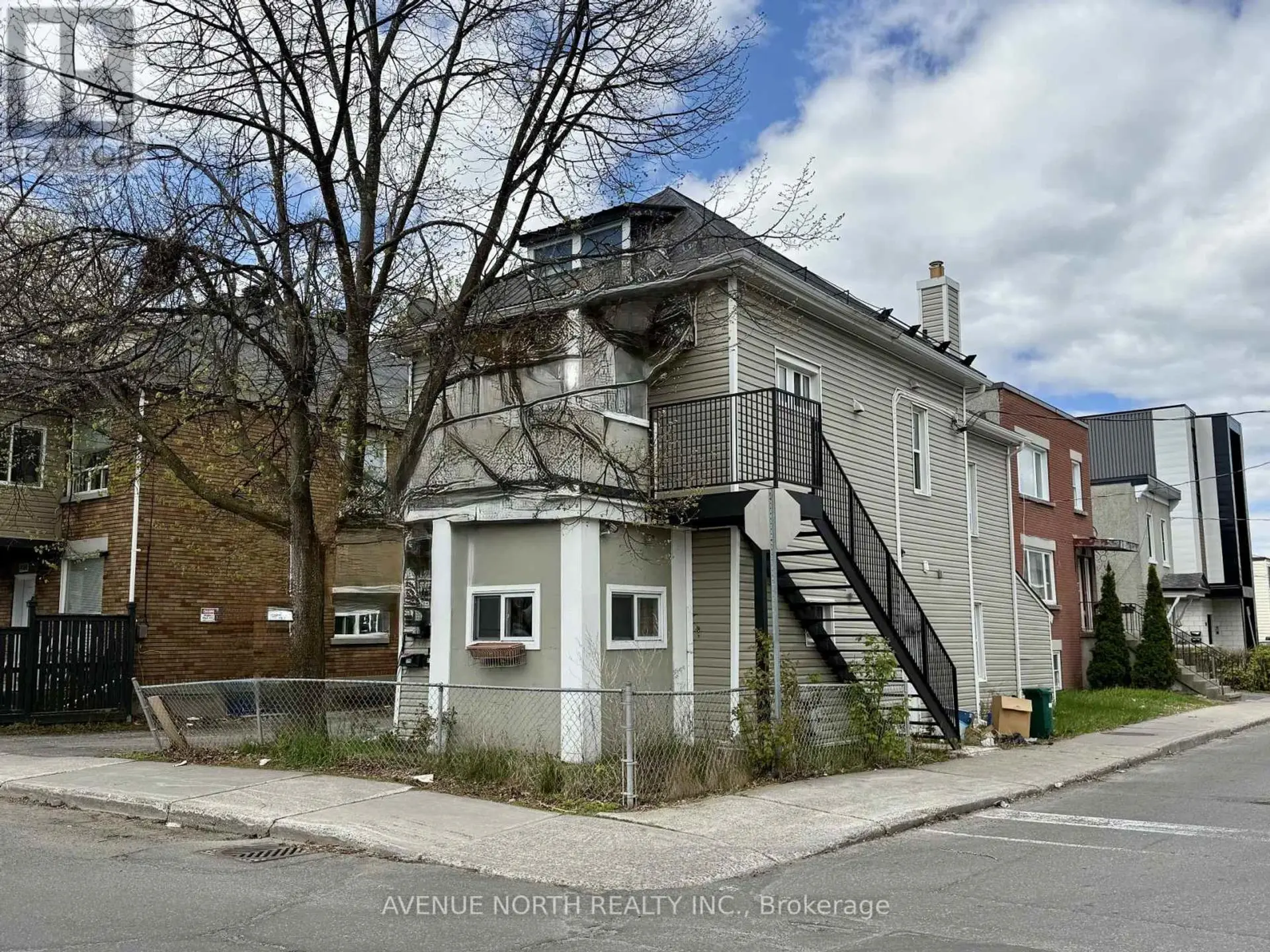 216 HANNAH STREET - Image 1