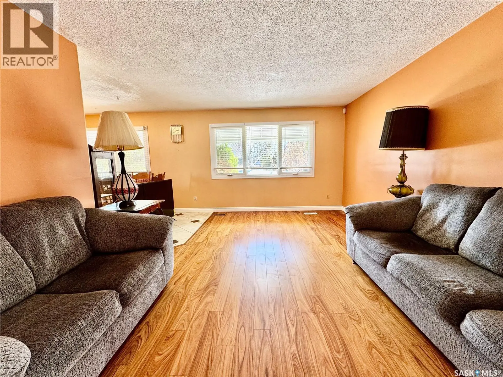 586 Laurier DRIVE - Image 5