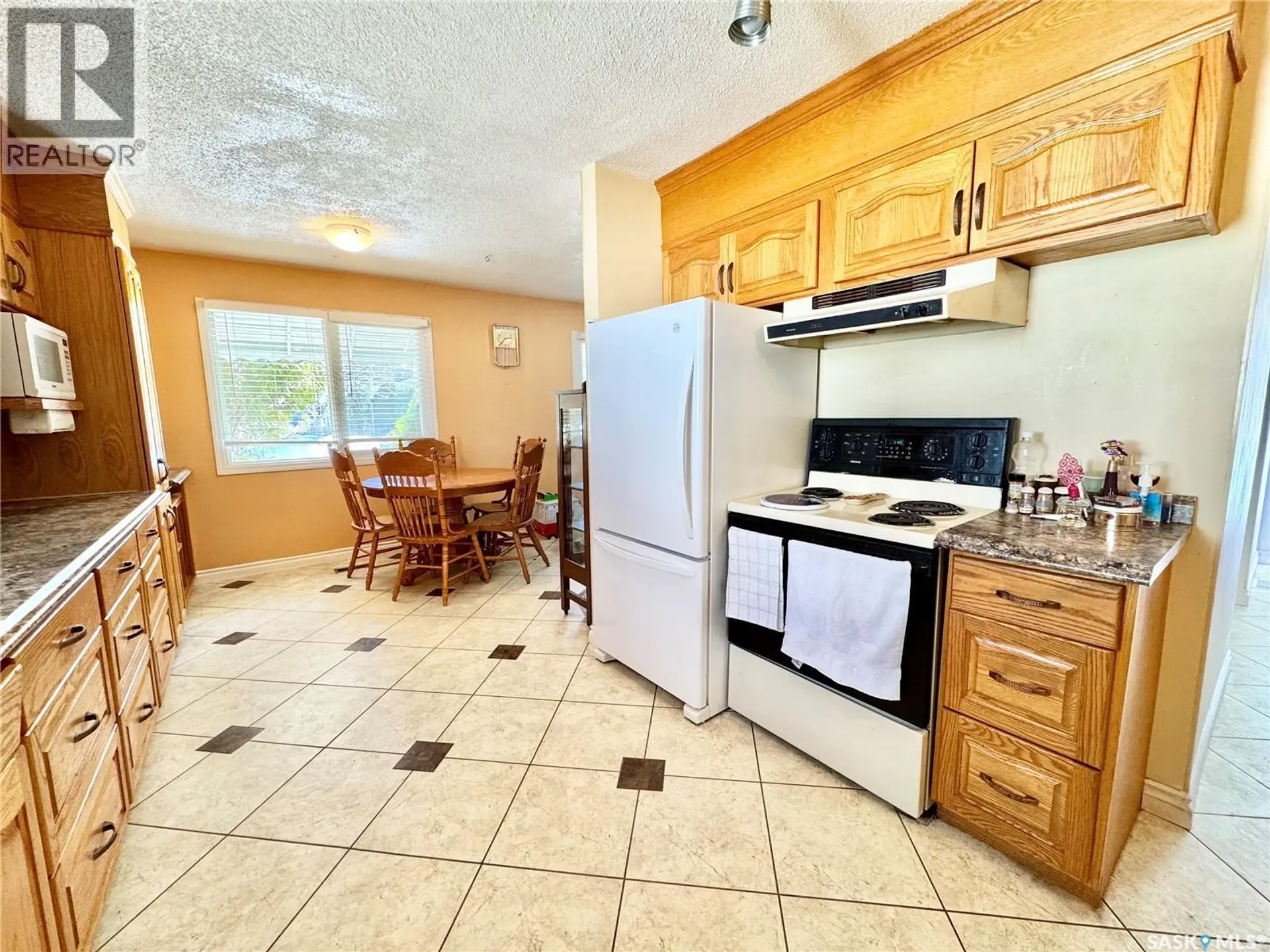 586 Laurier DRIVE - Image 3