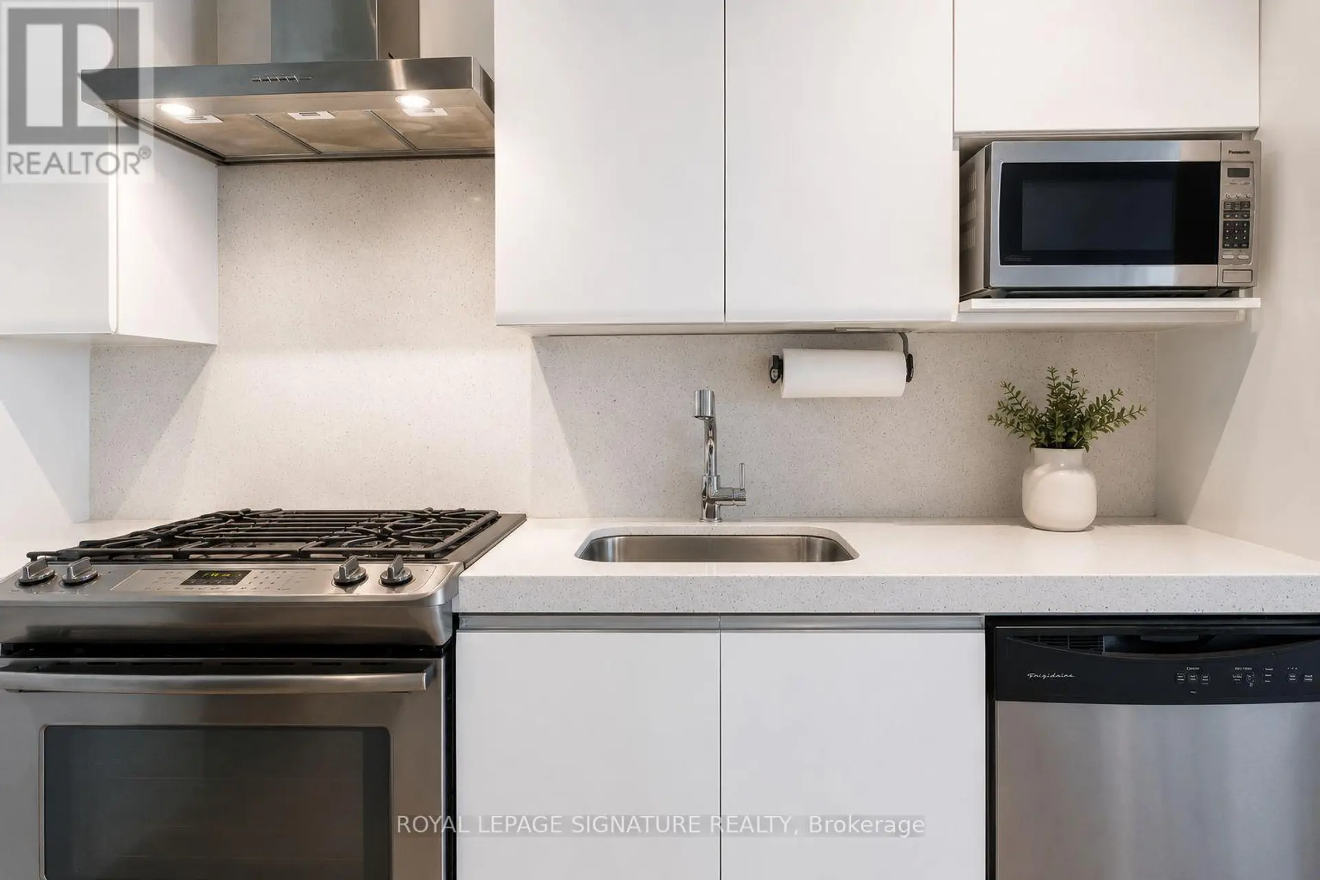 #306 75 PORTLAND STREET - Image 8