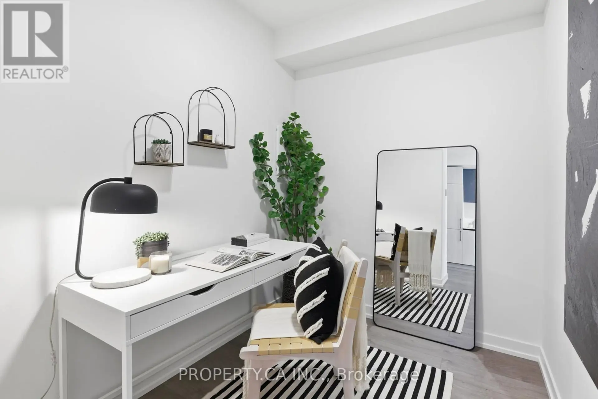 #719 150 LOGAN AVENUE - Image 15