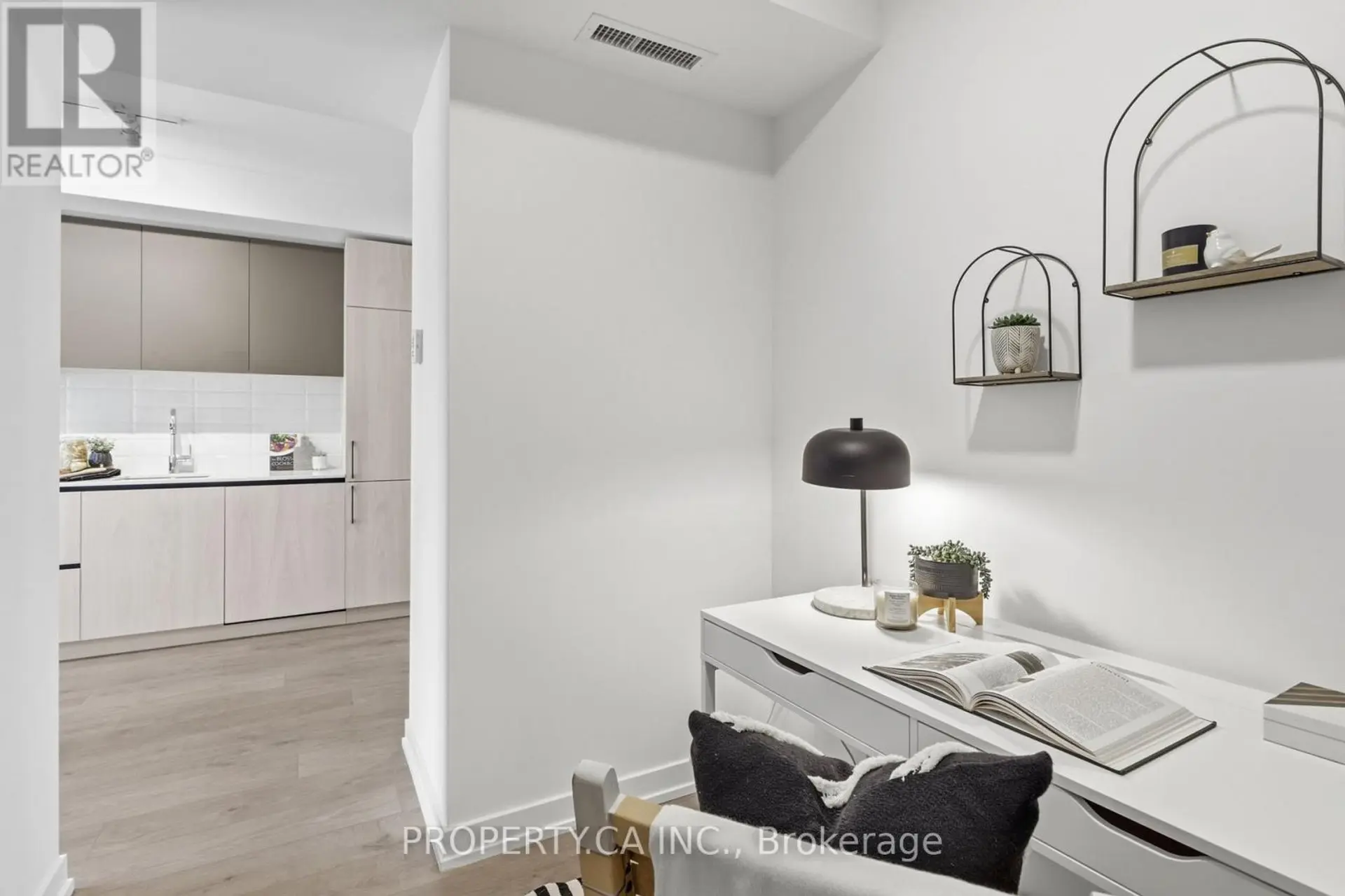 #719 150 LOGAN AVENUE - Image 16