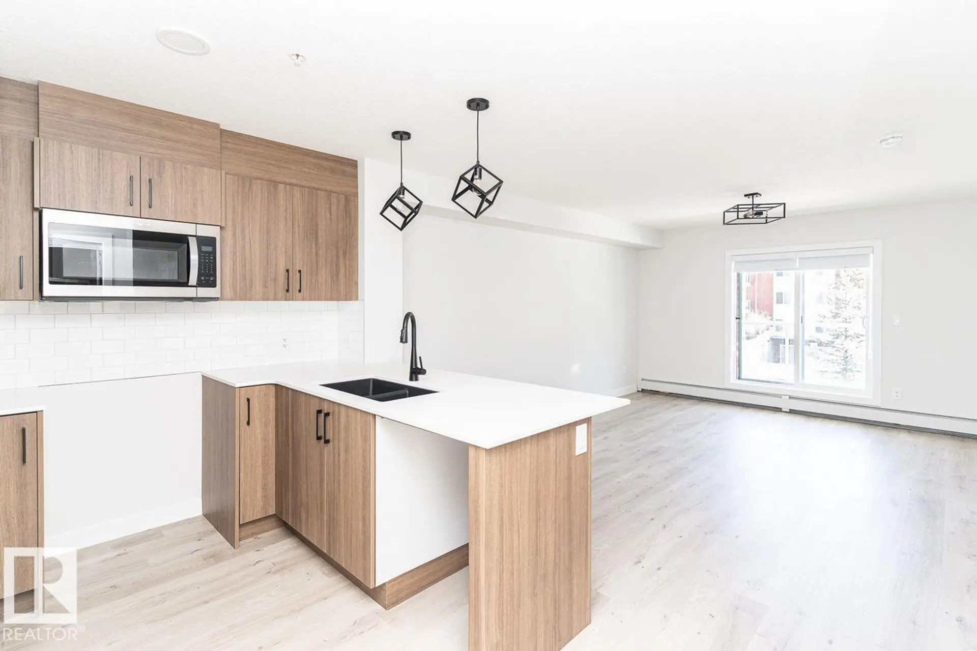 #204 2225 44 AV NW - Image 4