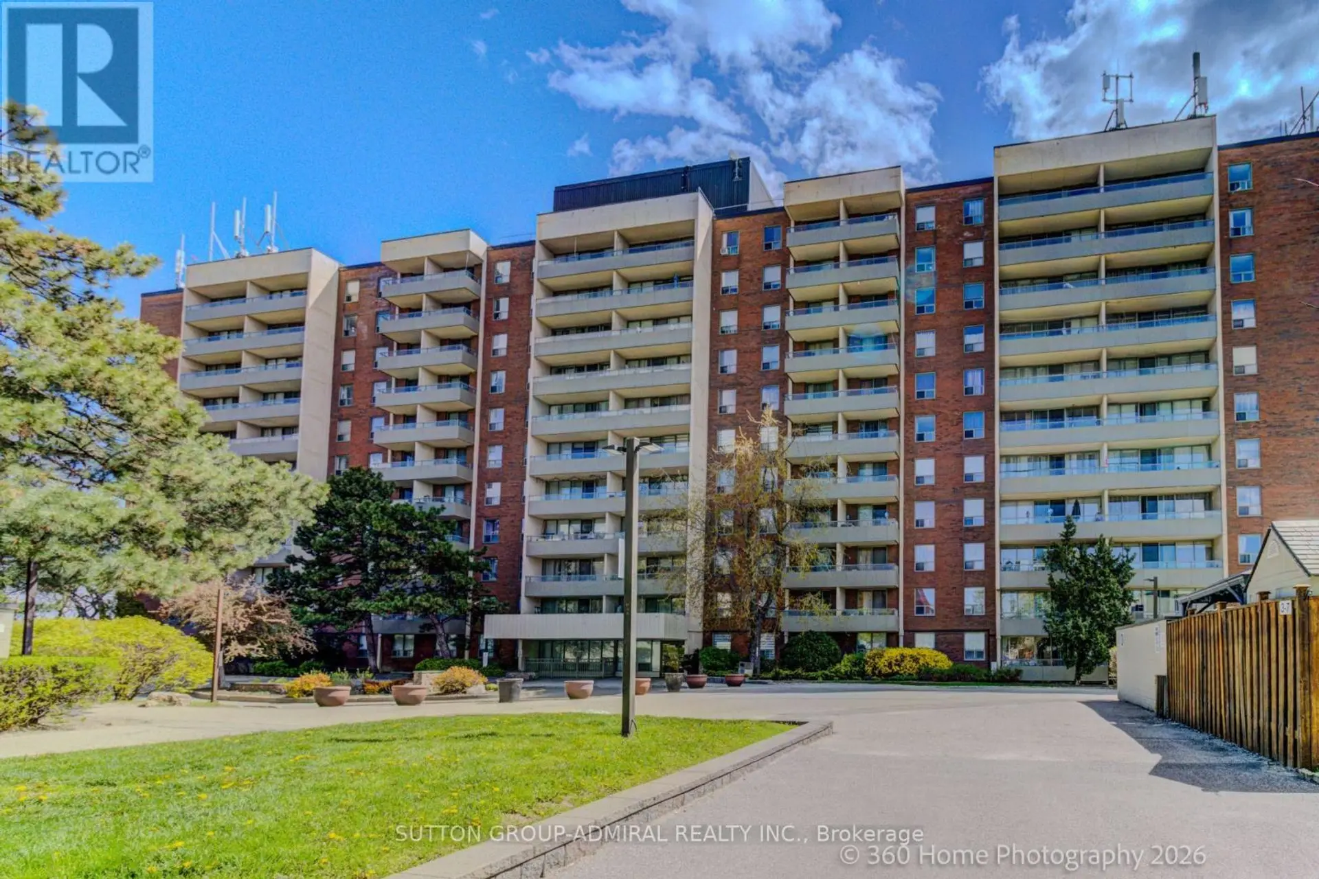 #106 1 FOUR WINDS DRIVE - Image 1