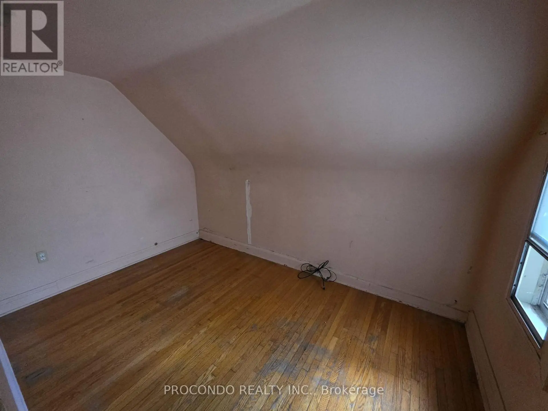 286 HARVIE AVENUE - Image 14