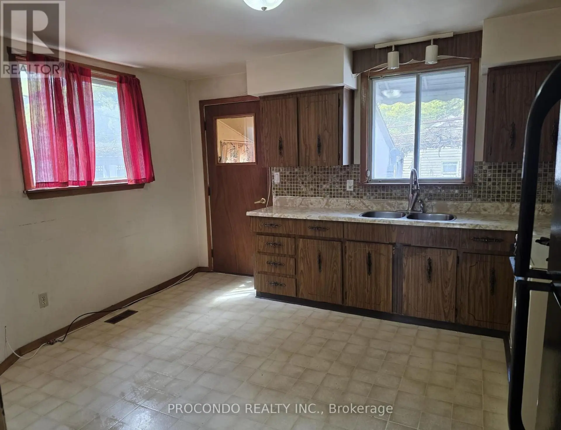 286 HARVIE AVENUE - Image 6
