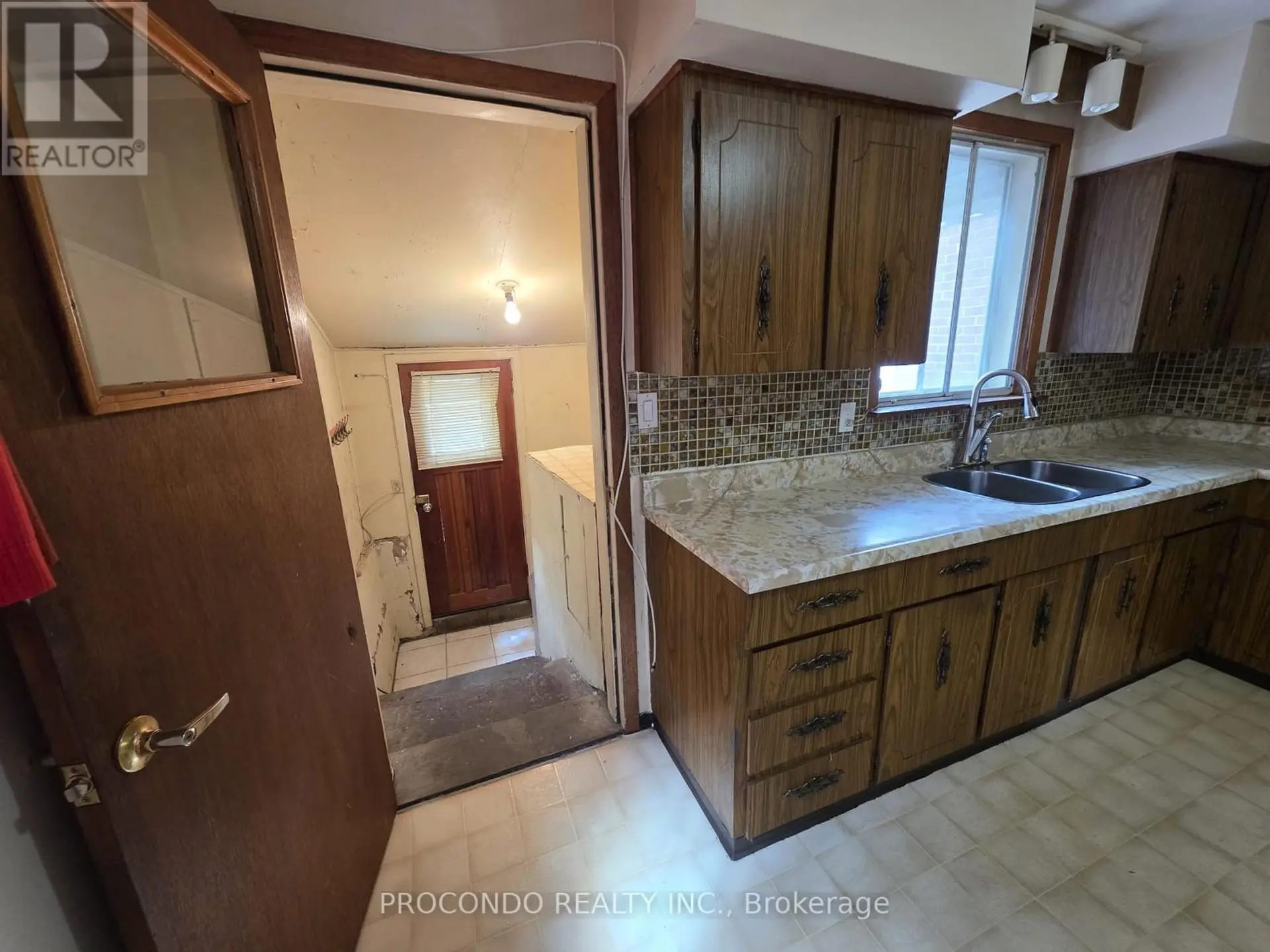 286 HARVIE AVENUE - Image 8