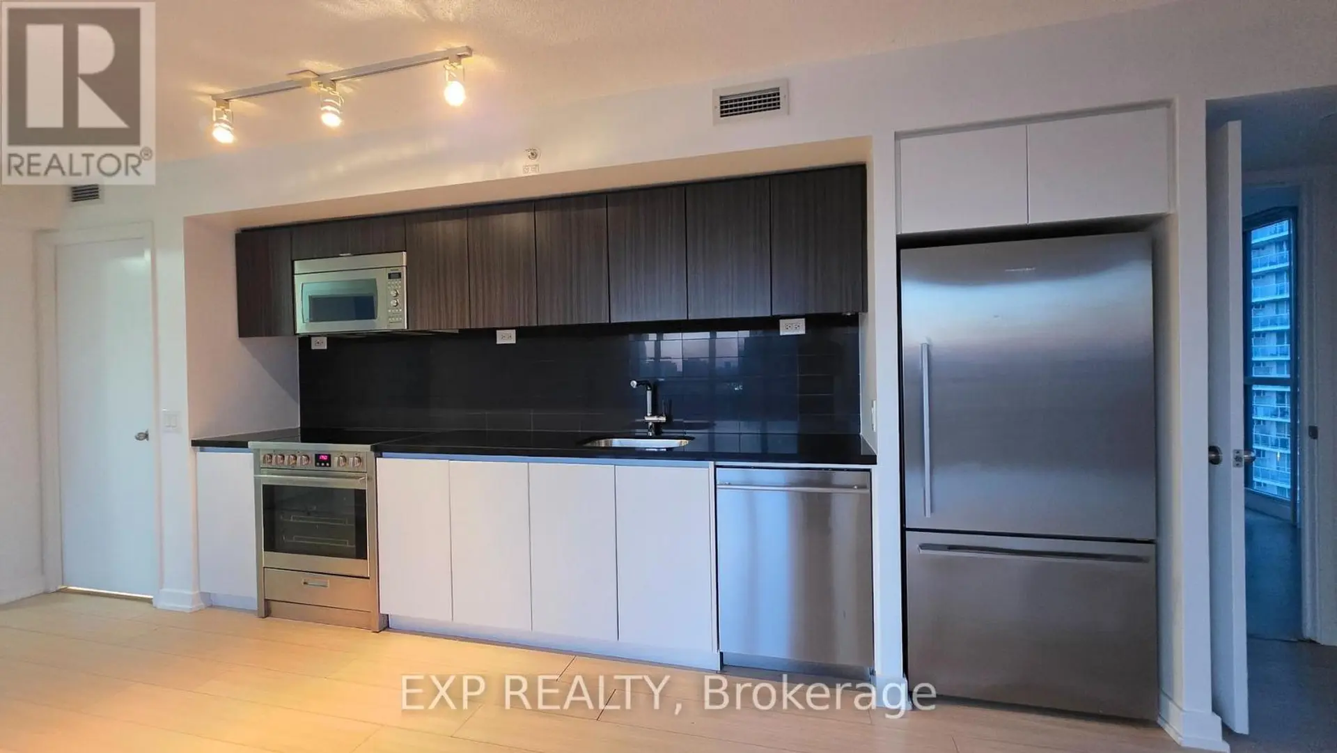 #2206 85 QUEENS WHARF ROAD - Image 2