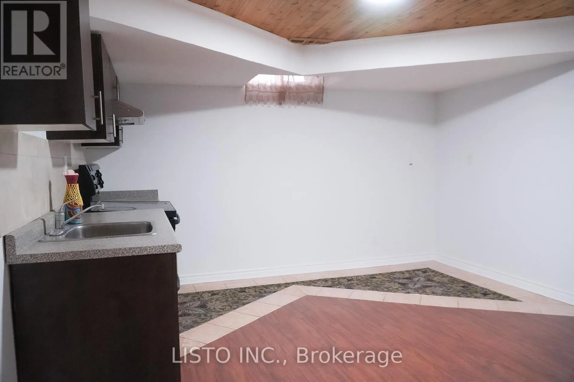 128 SWEETWOOD CIRCLE - Image 16