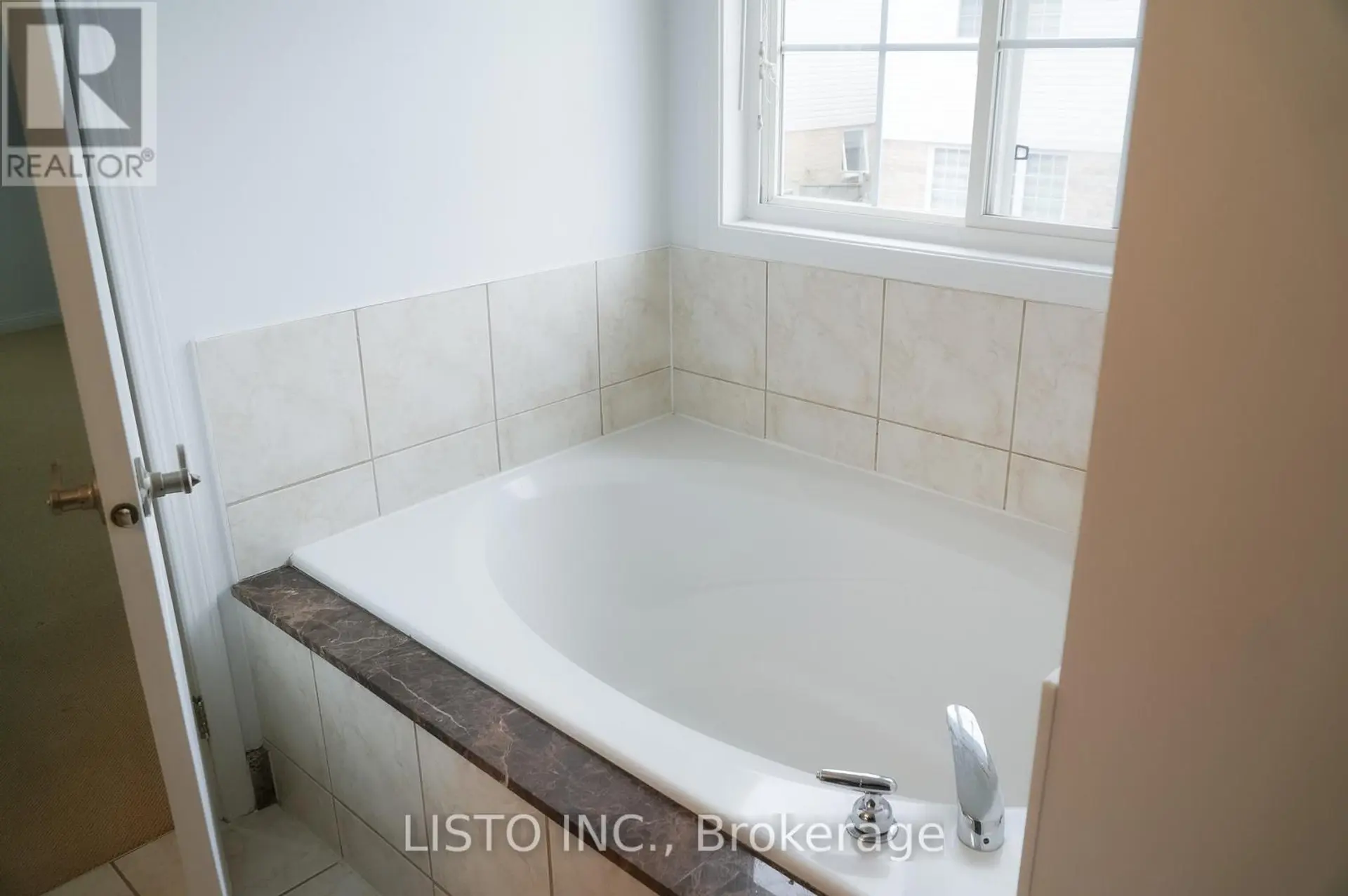 128 SWEETWOOD CIRCLE - Image 13