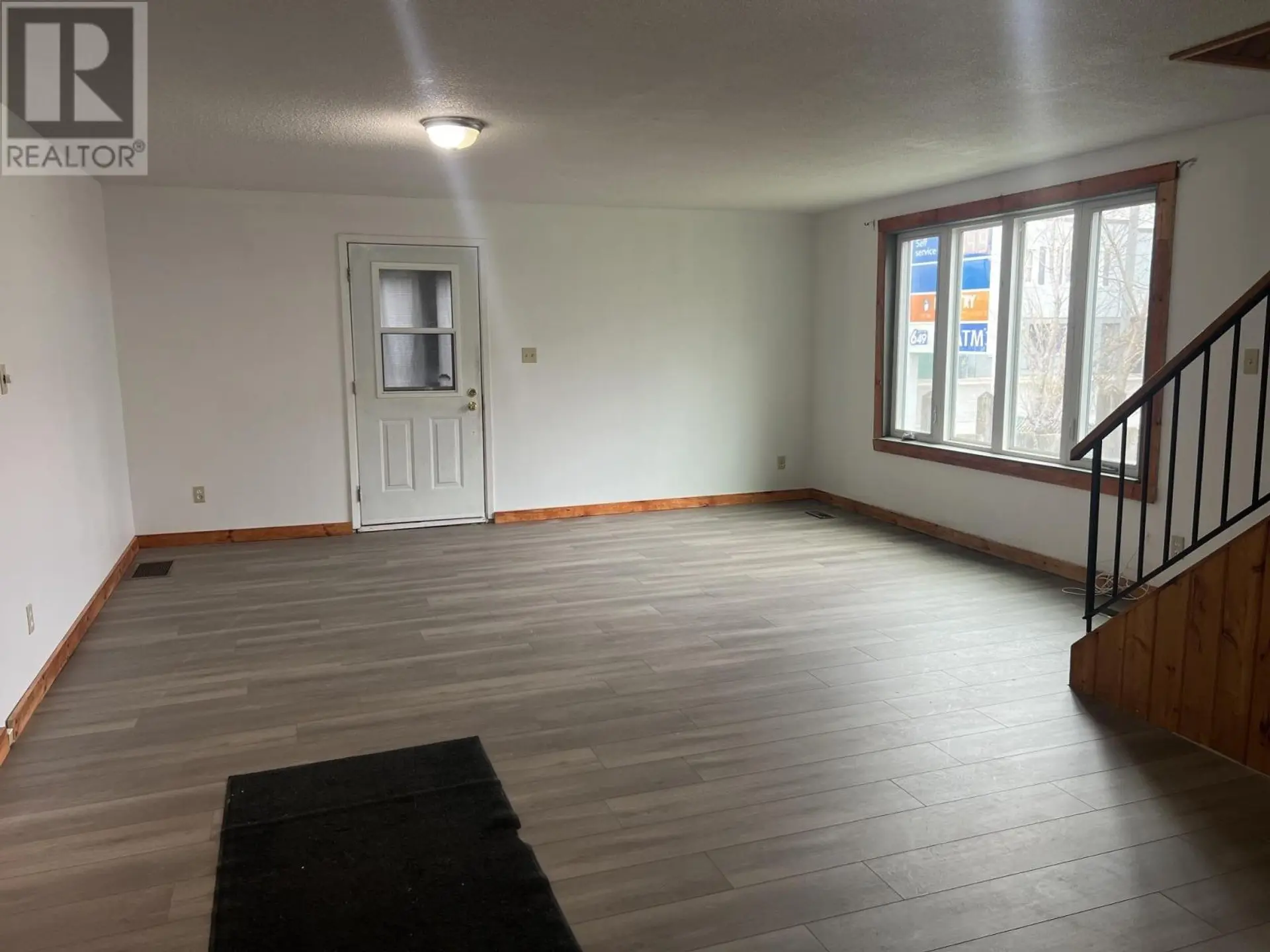 209 Wellington ST - Image 8