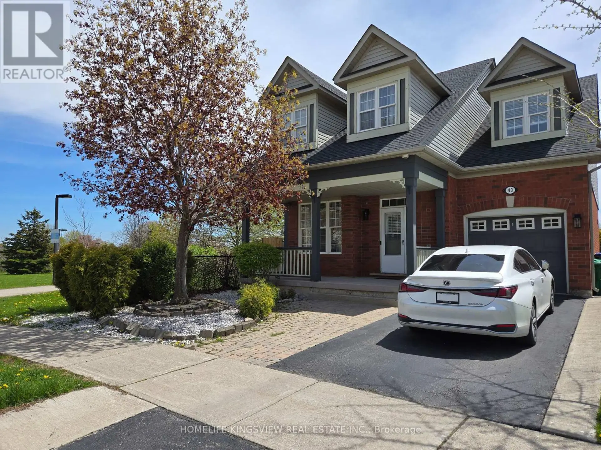 40 VISTA GREEN CRESCENT - Image 1