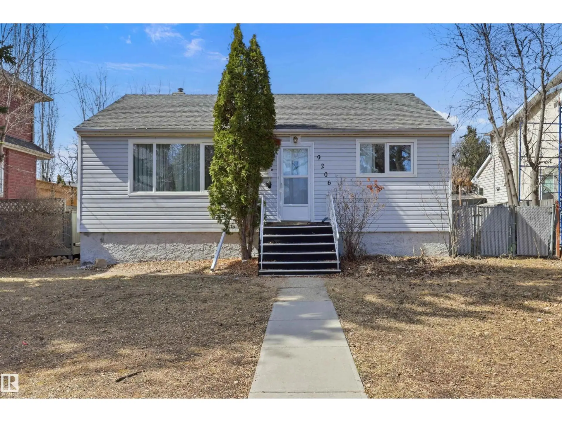 9206 / 9208 90 ST NW - Image 1