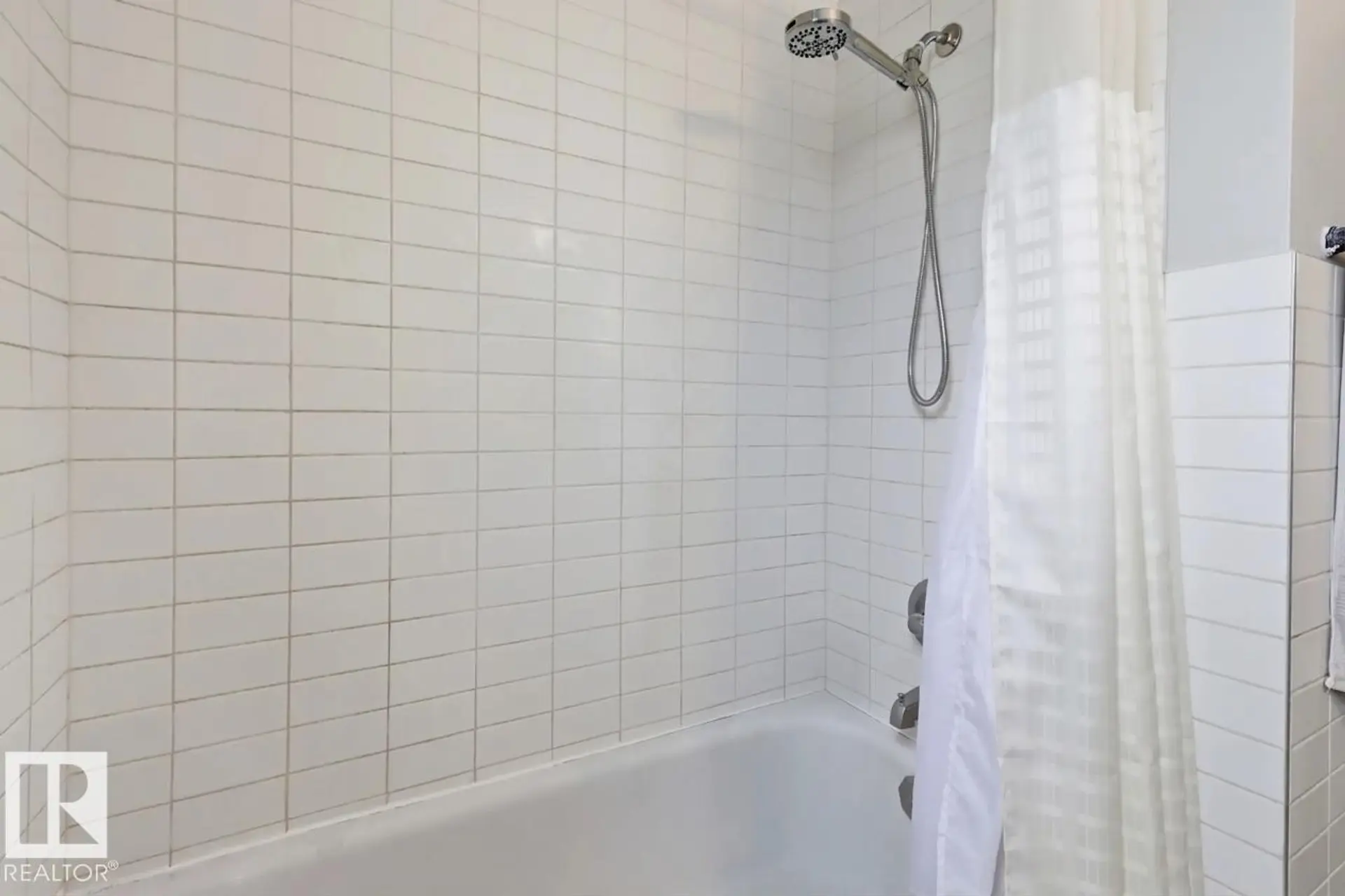 9206 / 9208 90 ST NW - Image 13