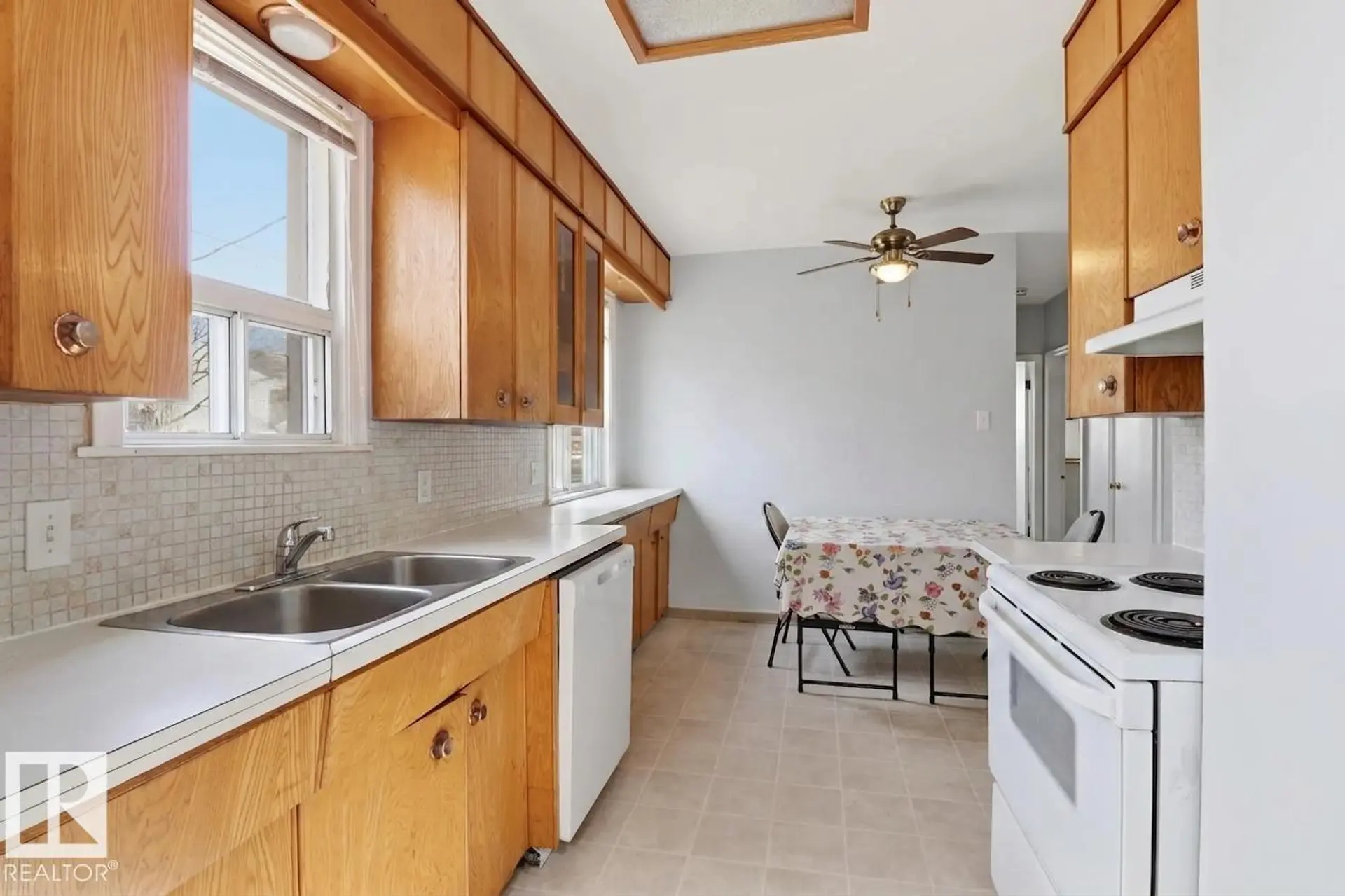 9206 / 9208 90 ST NW - Image 6