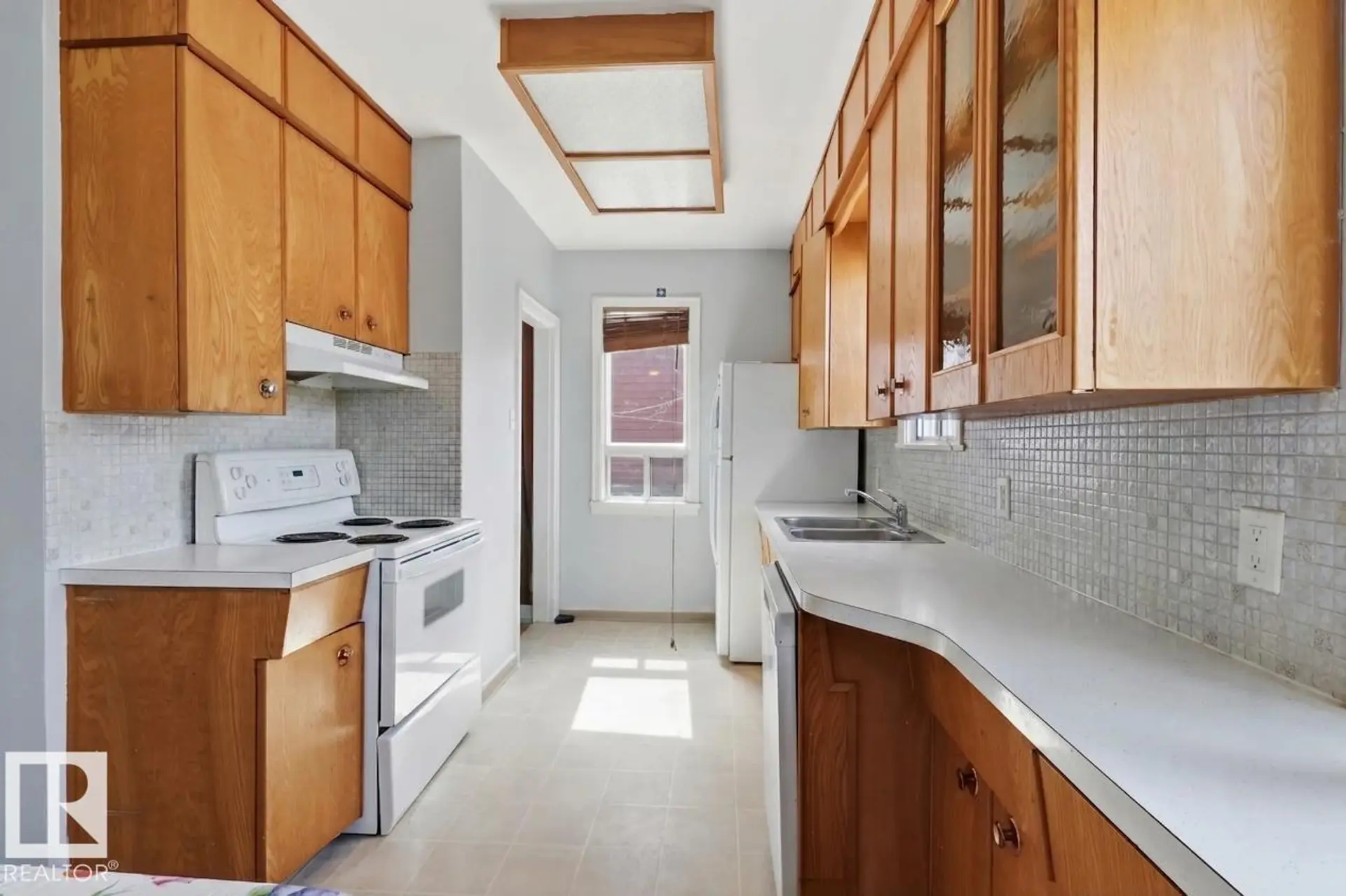 9206 / 9208 90 ST NW - Image 7