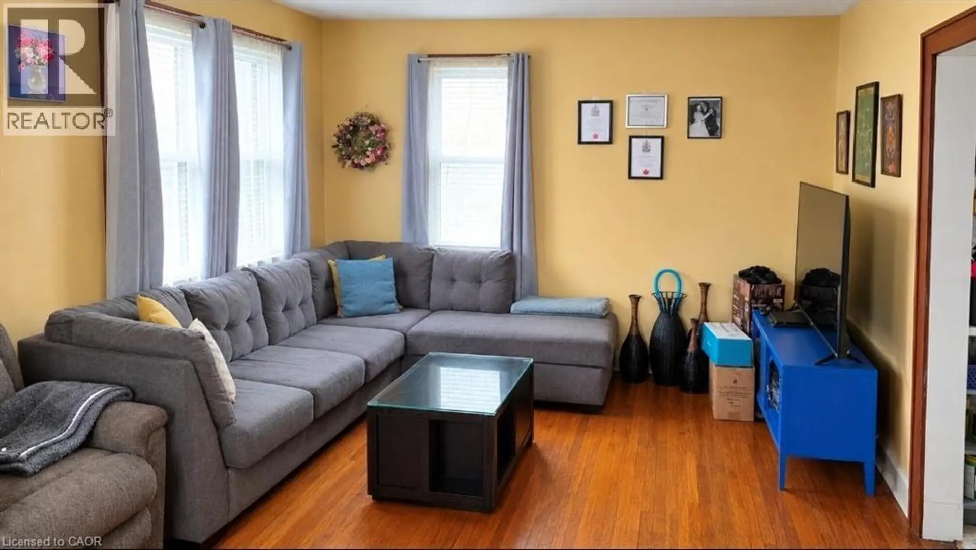206 ROBINSON Street - Image 3