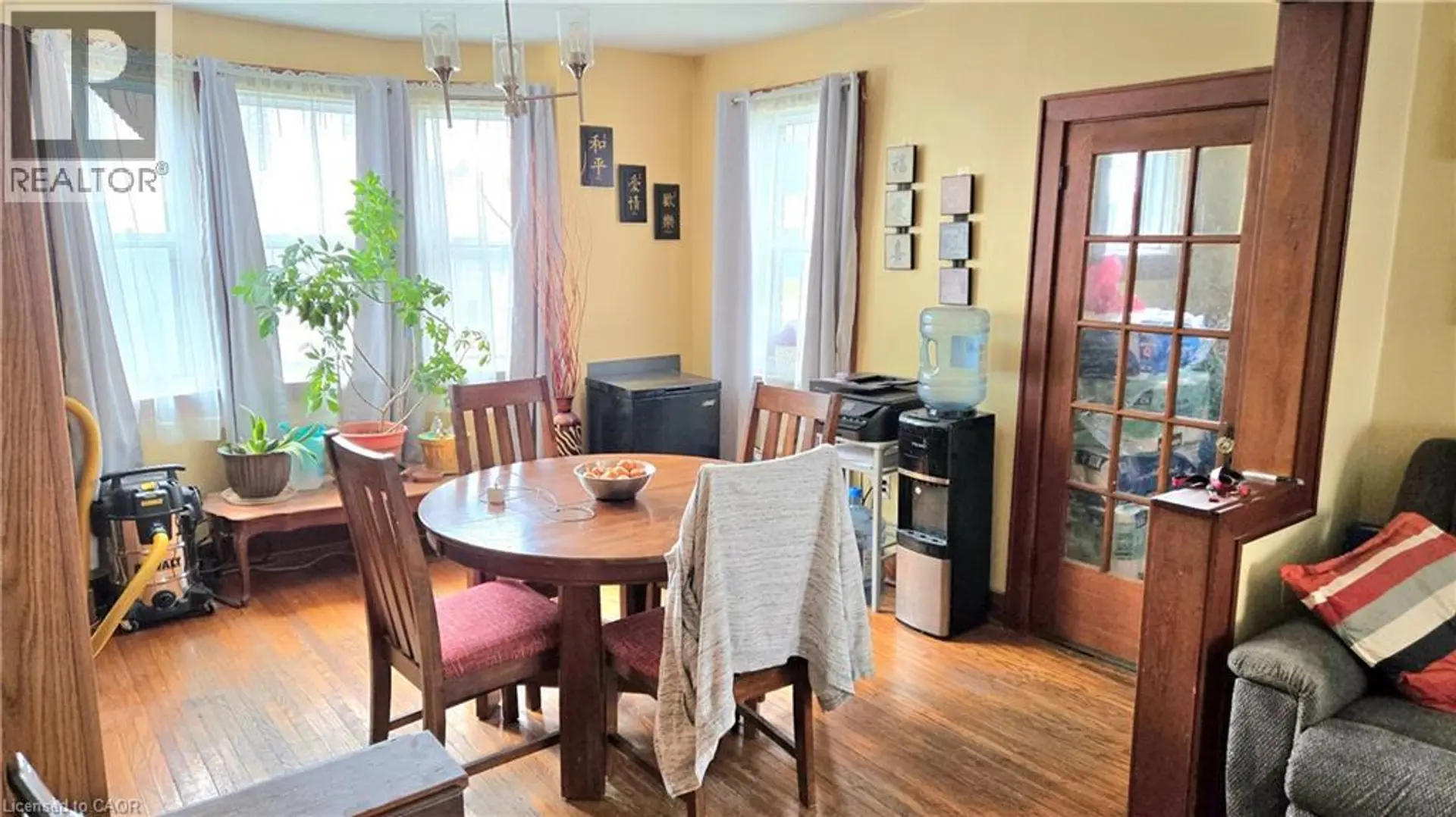 206 ROBINSON Street - Image 4