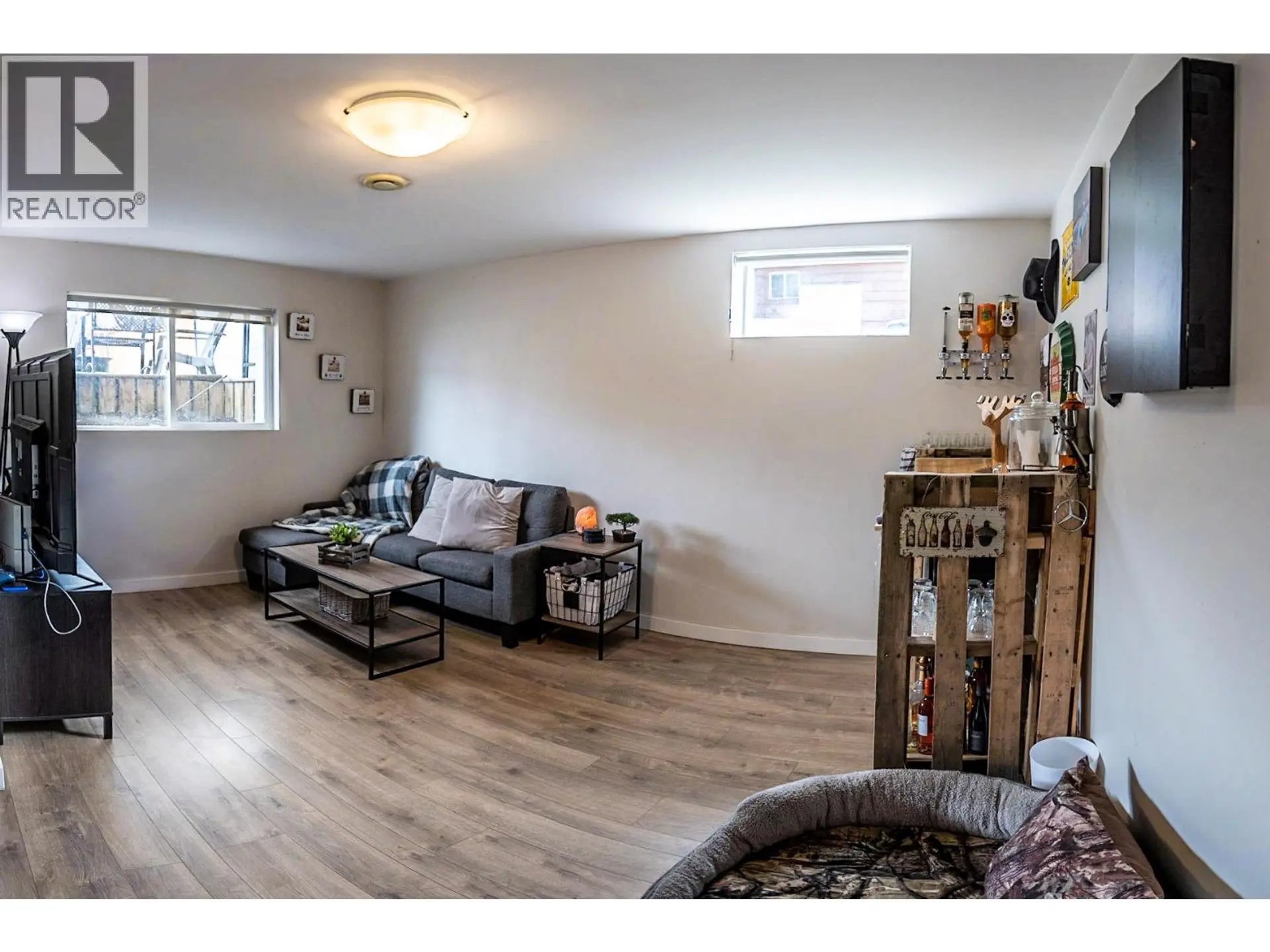 724 SCHOOL Avenue - Image 11