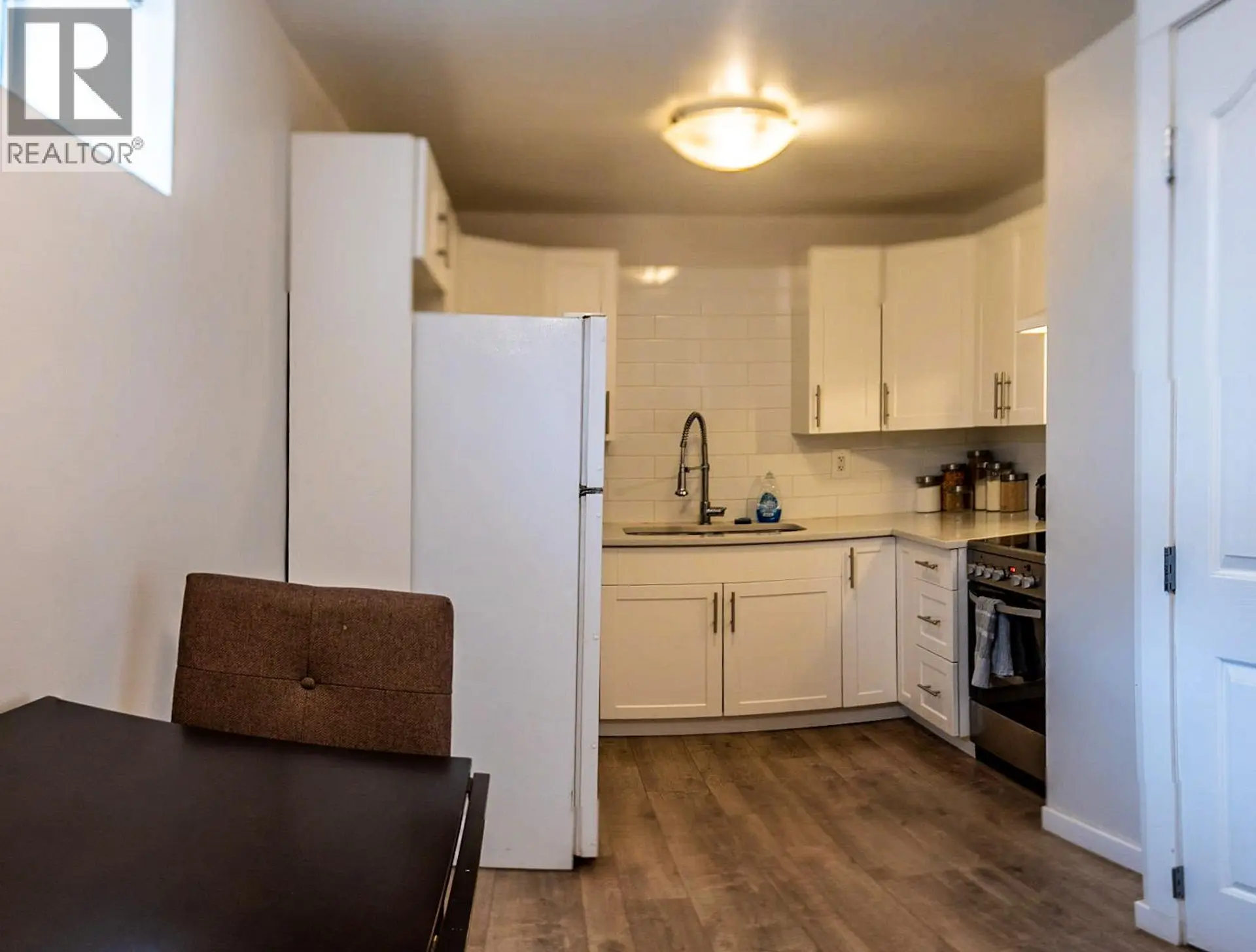 724 SCHOOL Avenue - Image 13