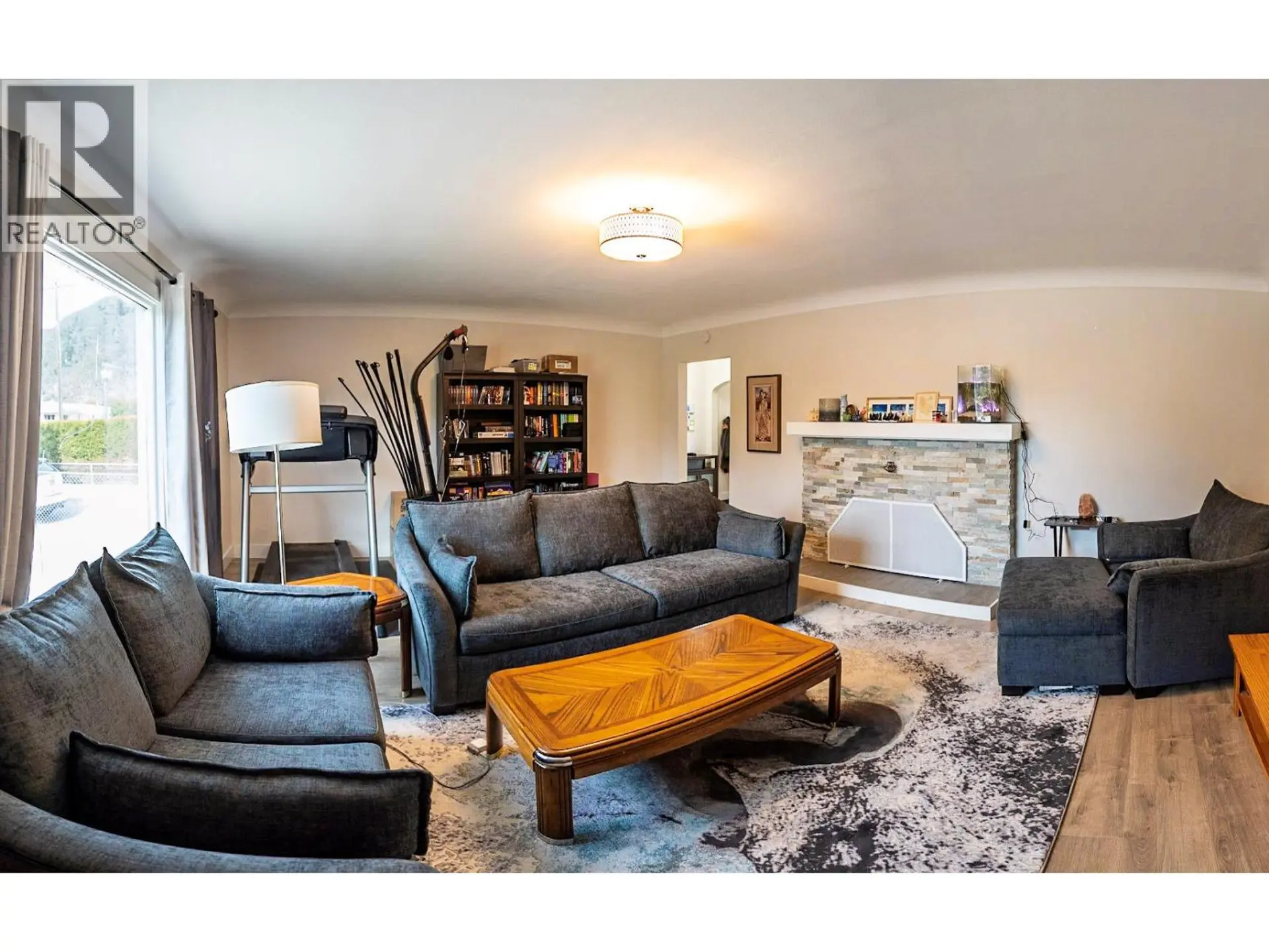 724 SCHOOL Avenue - Image 6