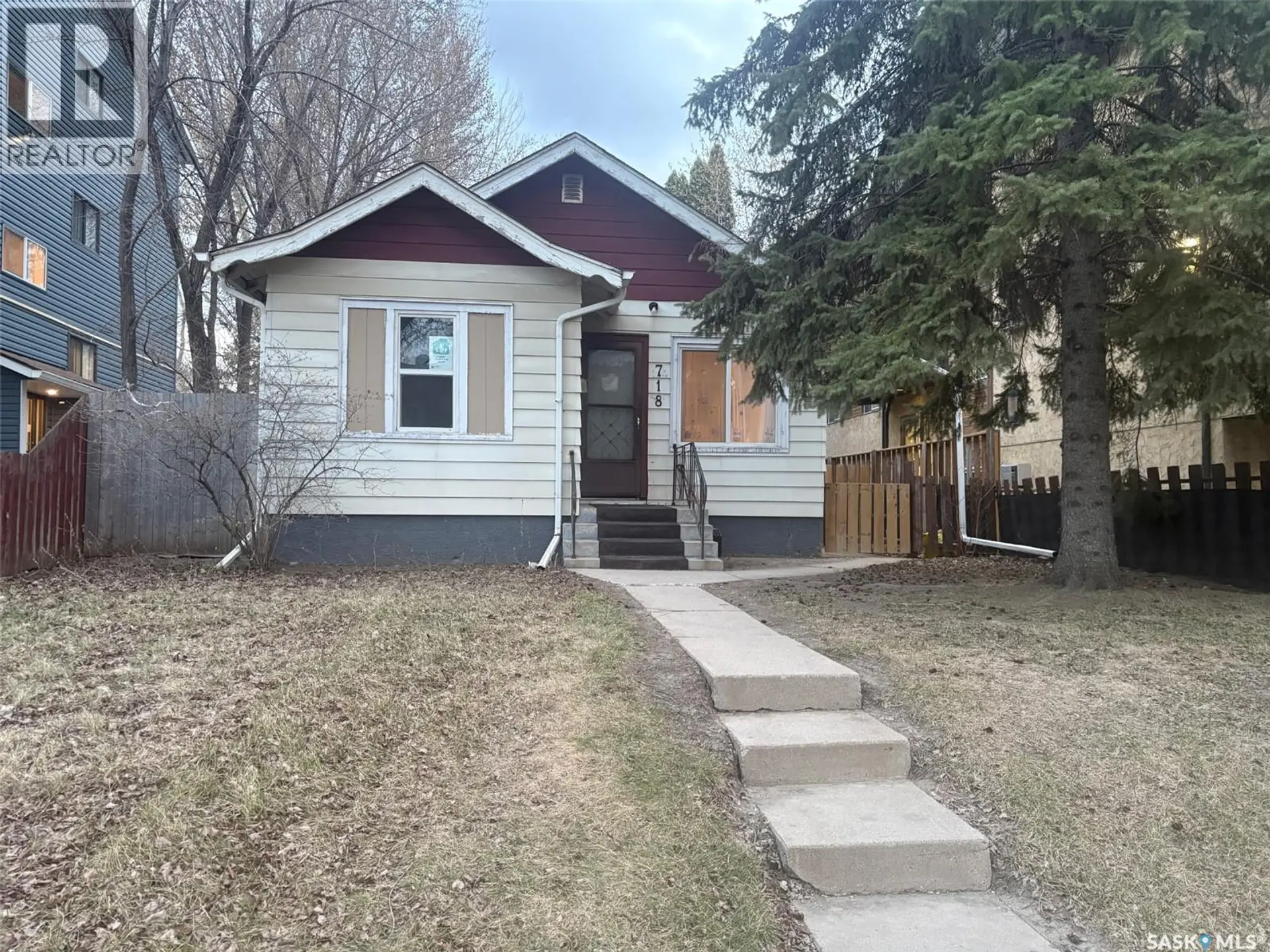 718 8th STREET E - Image 1
