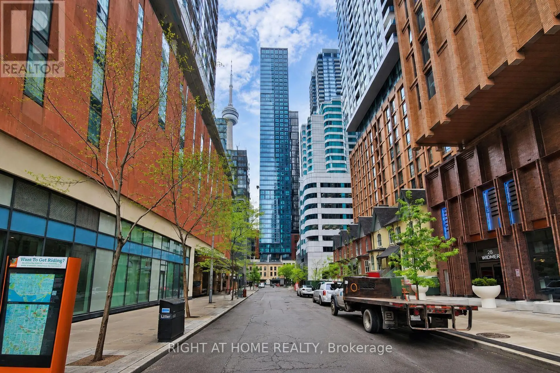 #1505 327 KING STREET - Image 1