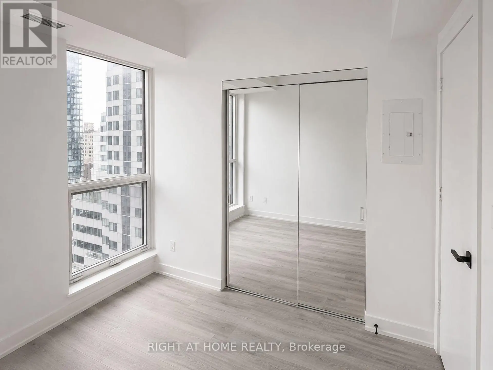 #1505 327 KING STREET - Image 10