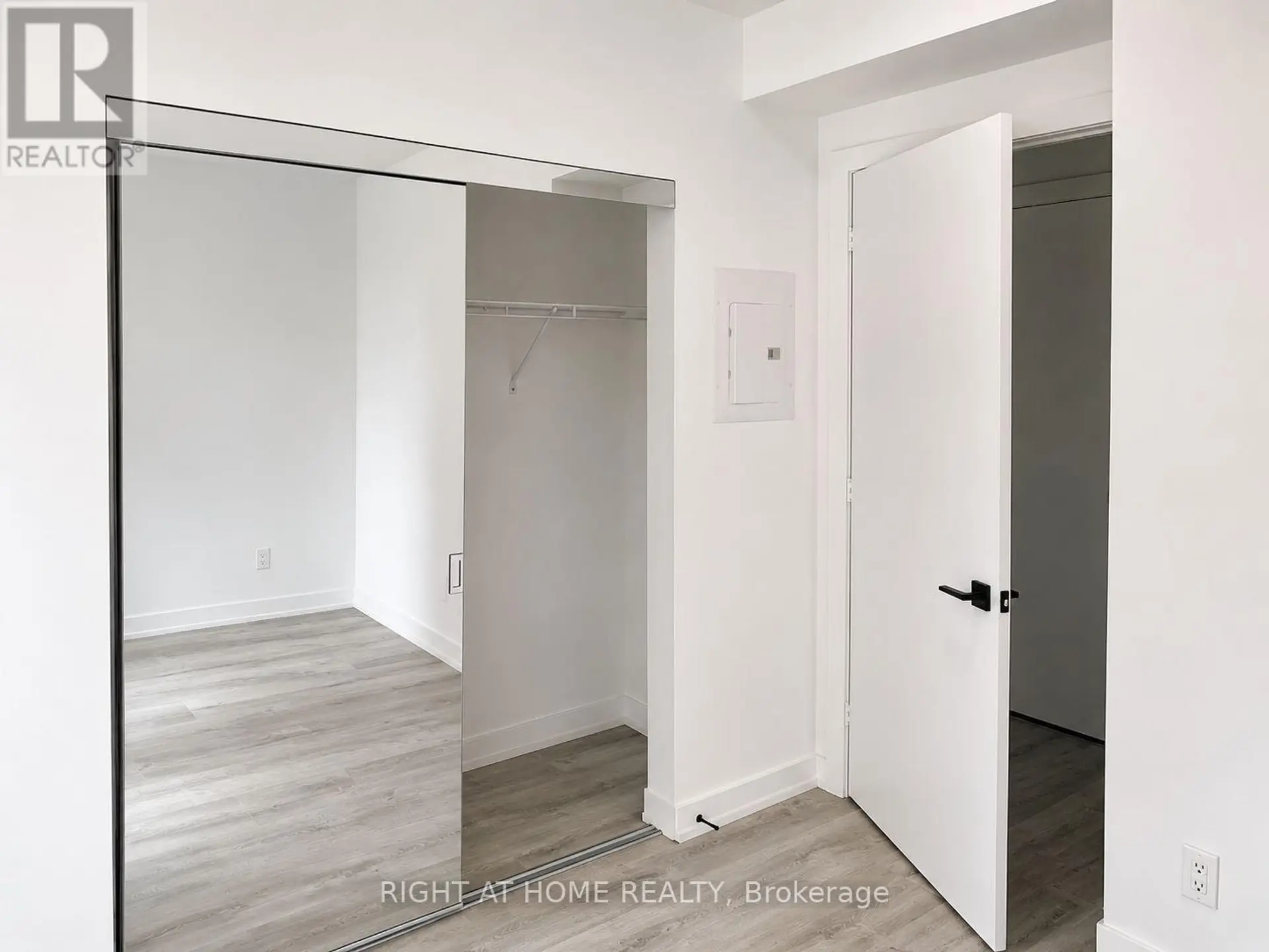 #1505 327 KING STREET - Image 11
