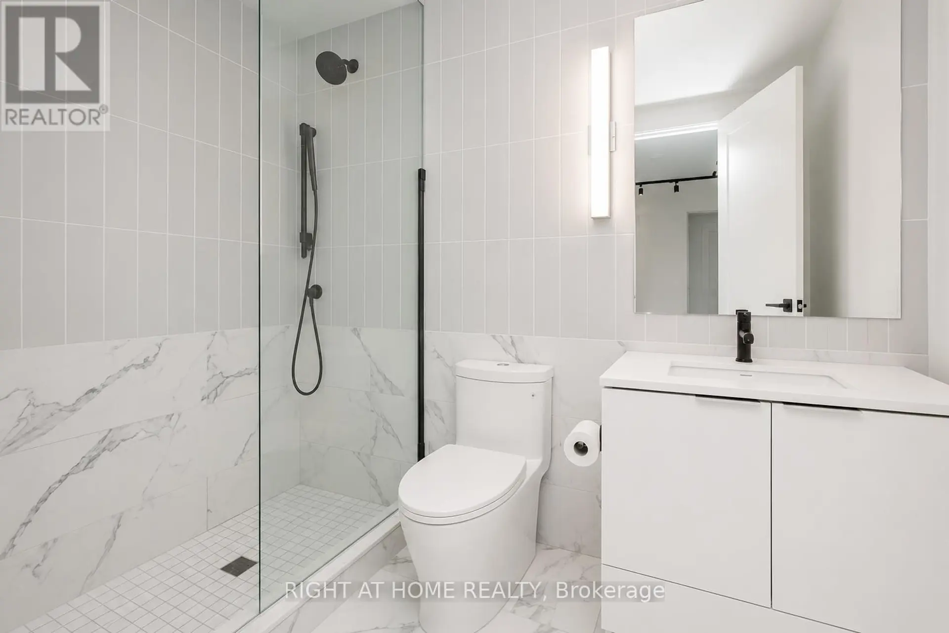 #1505 327 KING STREET - Image 12