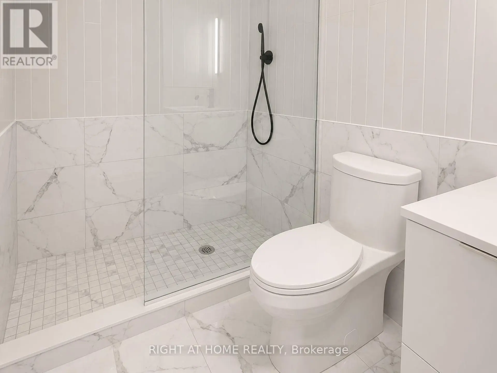 #1505 327 KING STREET - Image 13