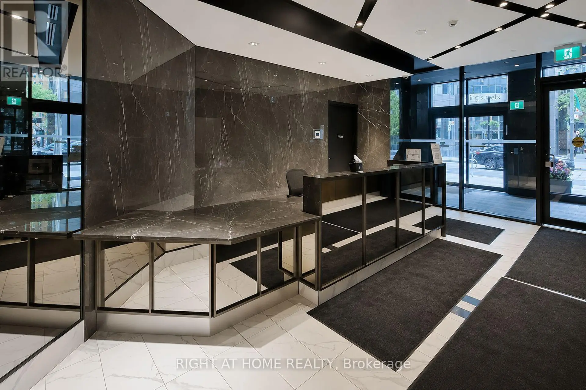 #1505 327 KING STREET - Image 15