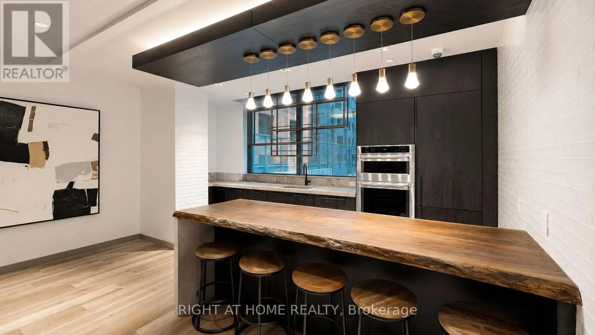 #1505 327 KING STREET - Image 17