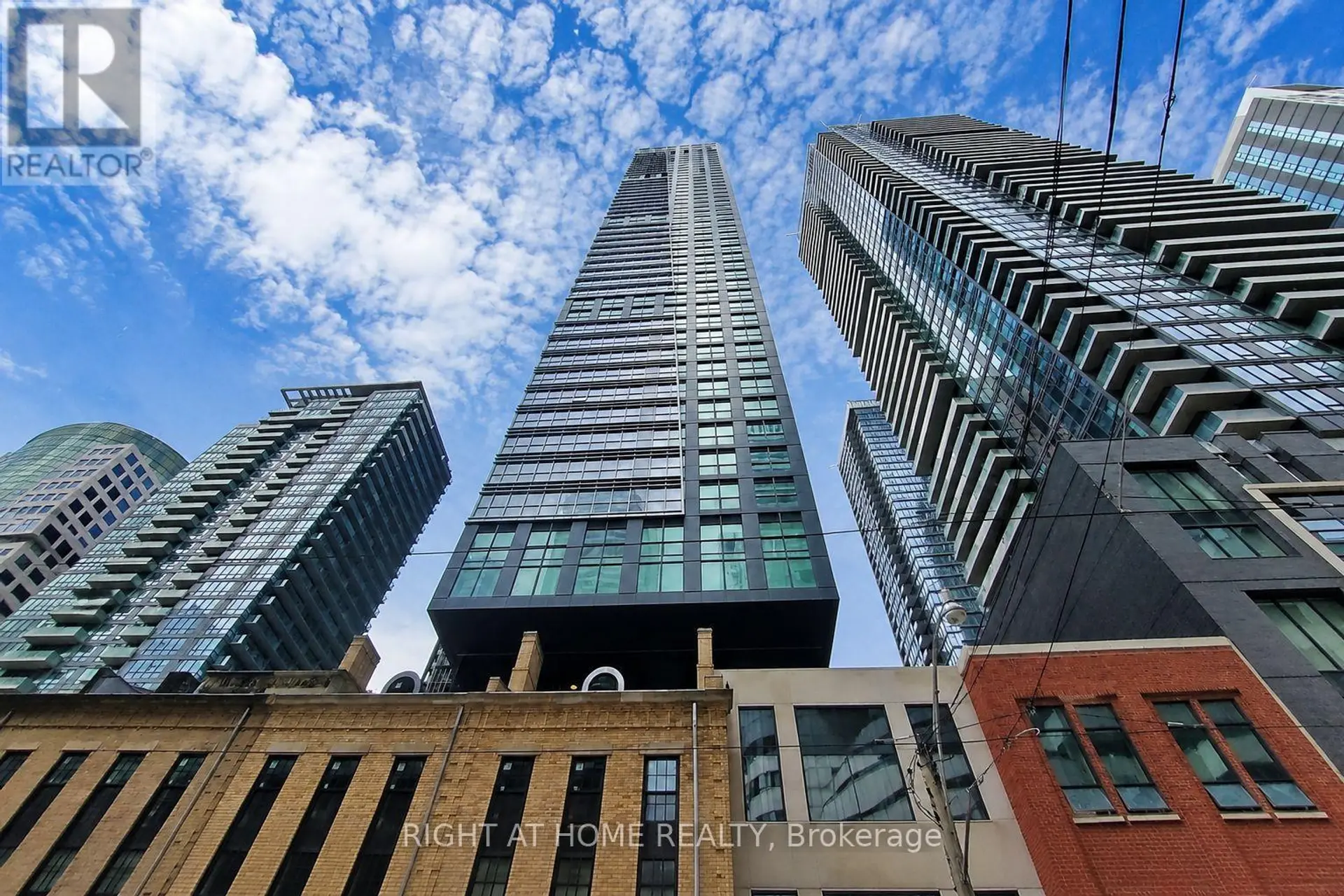 #1505 327 KING STREET - Image 2