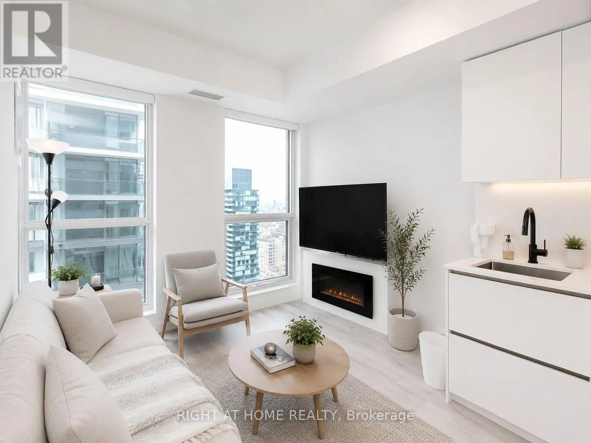 #1505 327 KING STREET - Image 4
