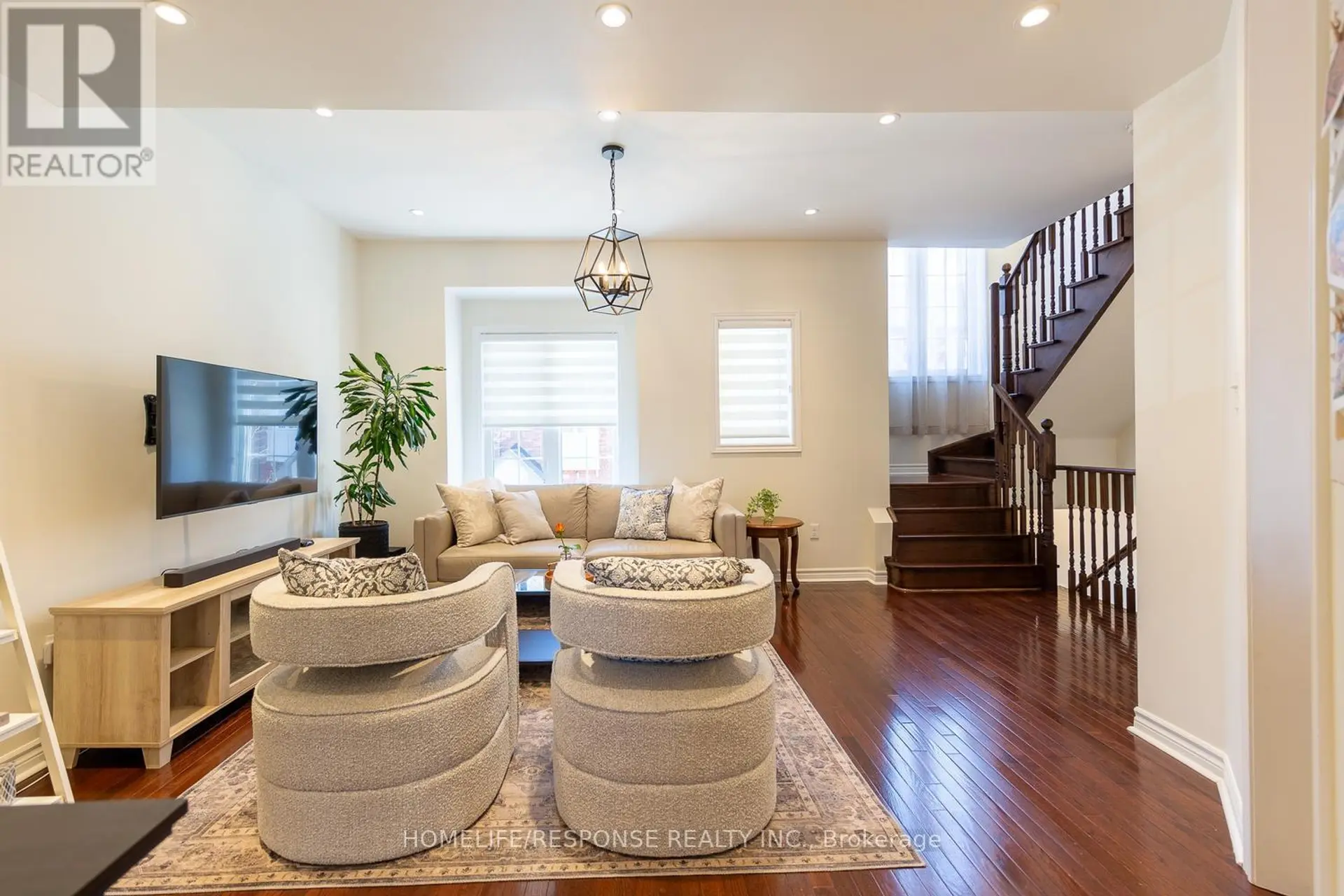#UNIT 8 15 OLD COLONY ROAD - Image 4