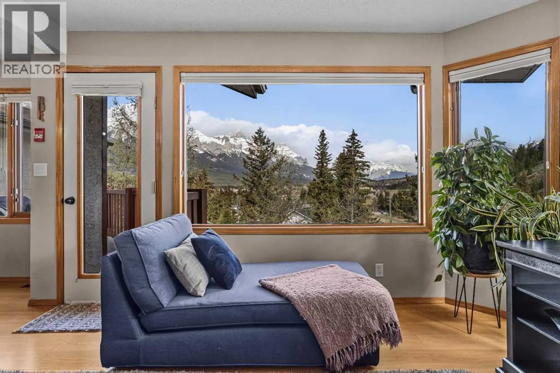 #12 9 Blackrock Crescent W - Image 1