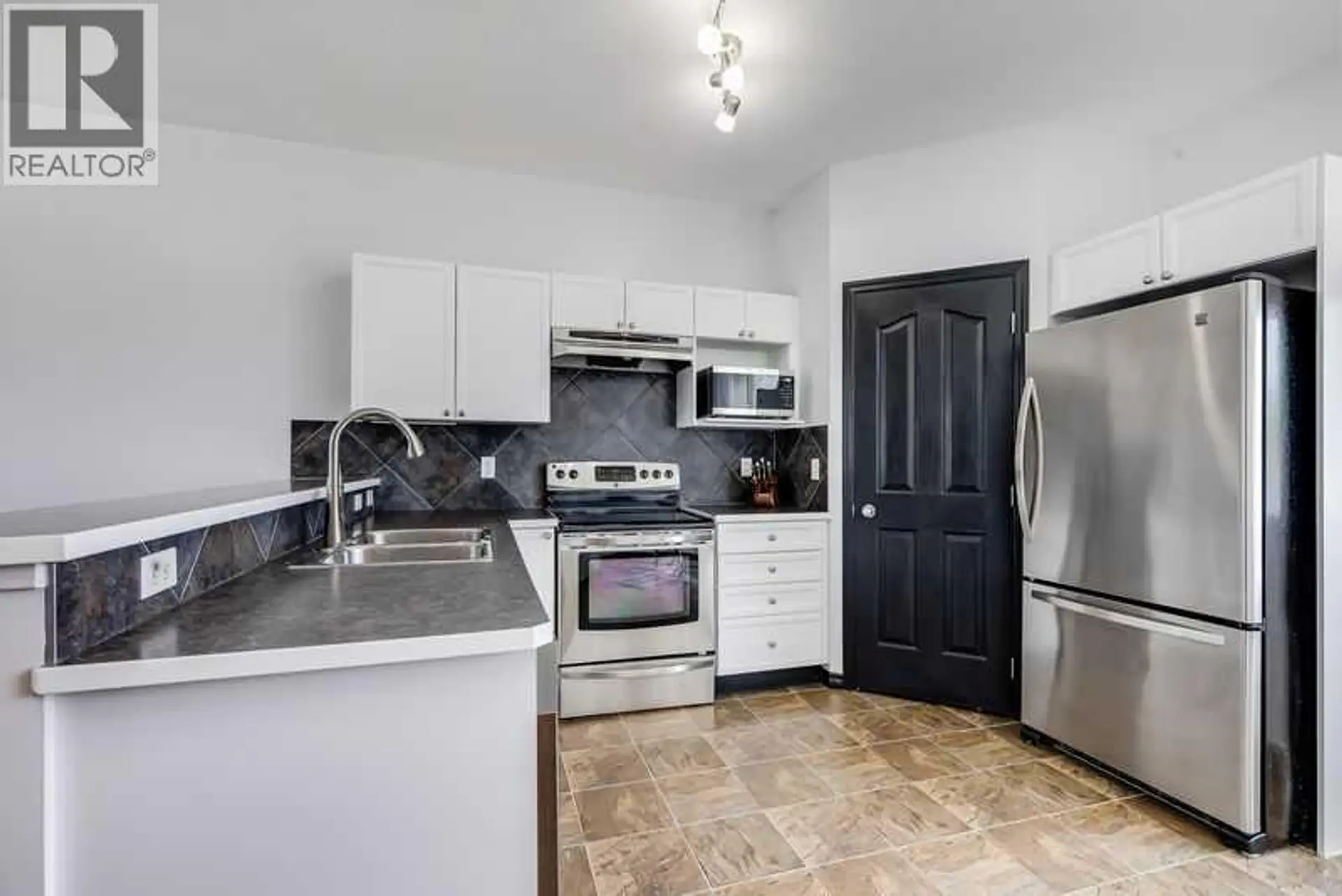 #1001 703 Luxstone Square SE - Image 6