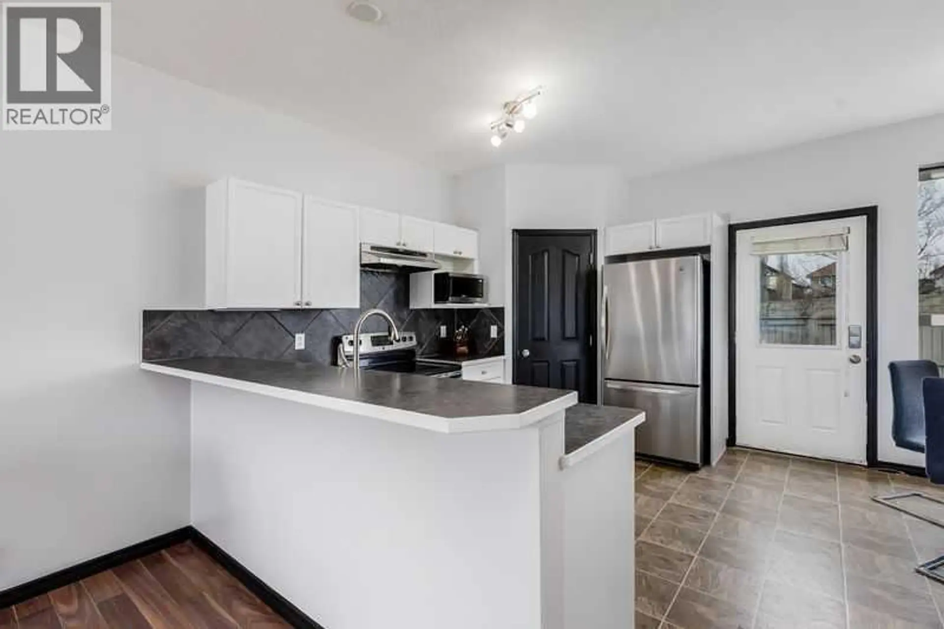 #1001 703 Luxstone Square SE - Image 5
