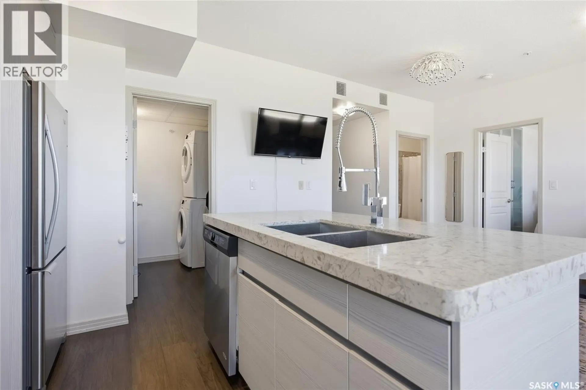 #218 223 Evergreen SQUARE - Image 6