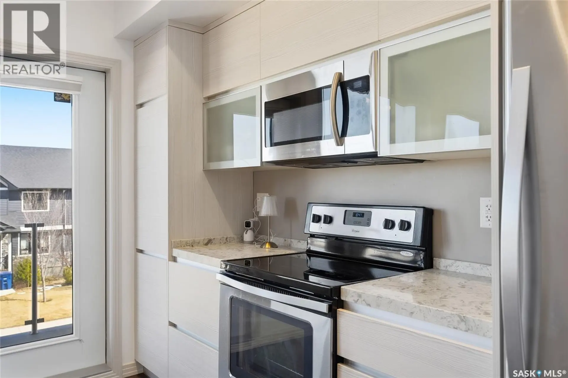 #218 223 Evergreen SQUARE - Image 3