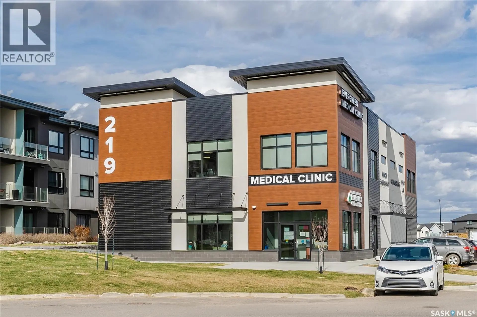 #218 223 Evergreen SQUARE - Image 17
