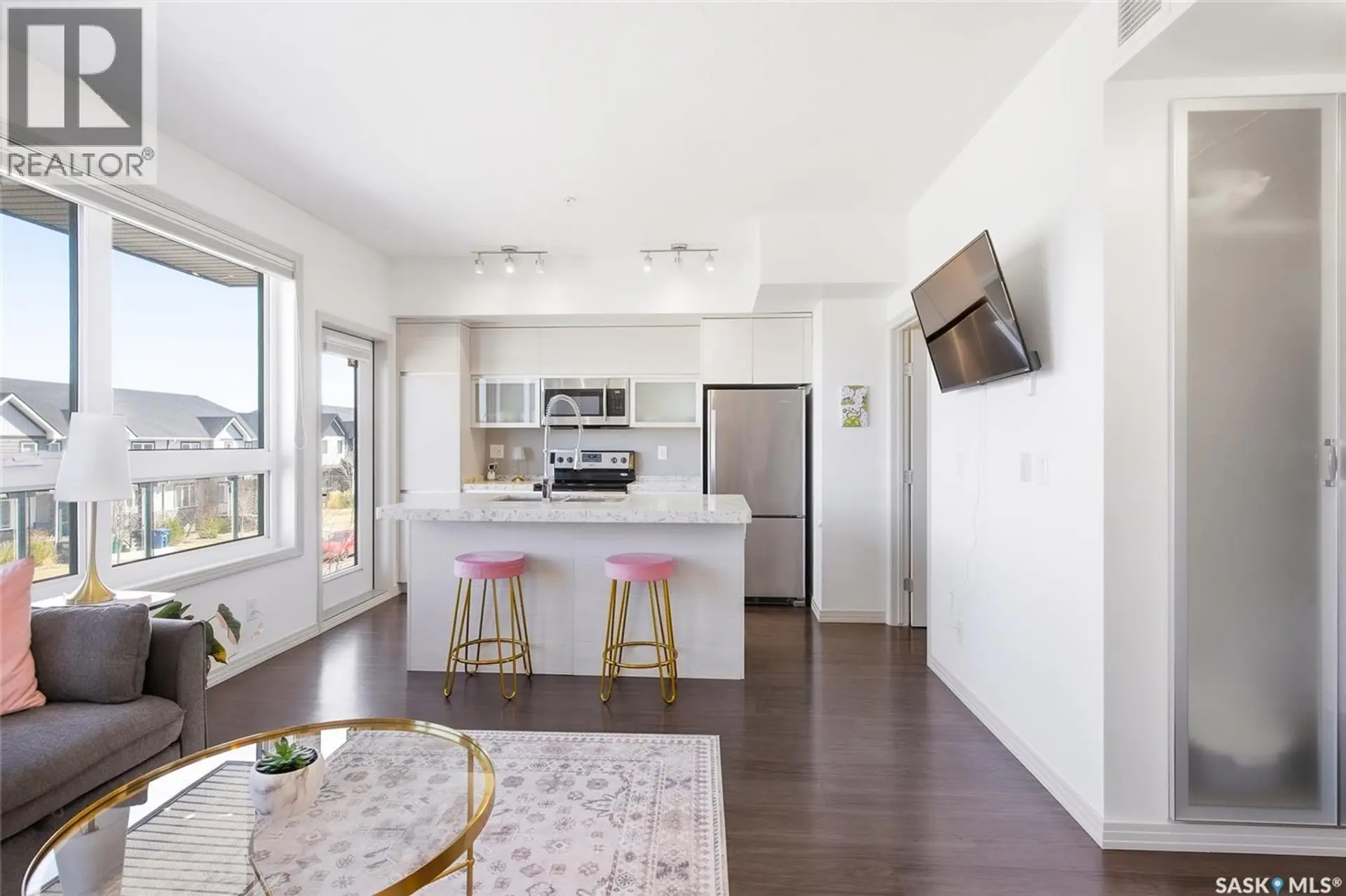 #218 223 Evergreen SQUARE - Image 2